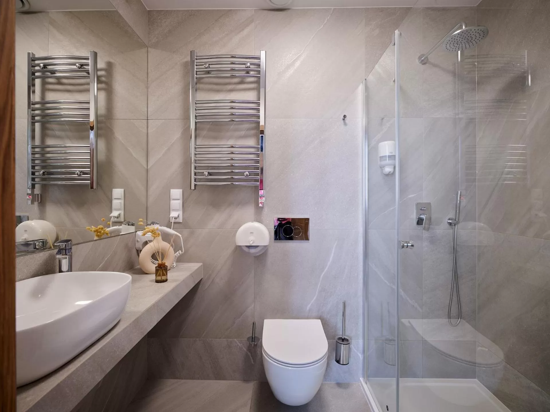 Shower in Arka Medical Spa