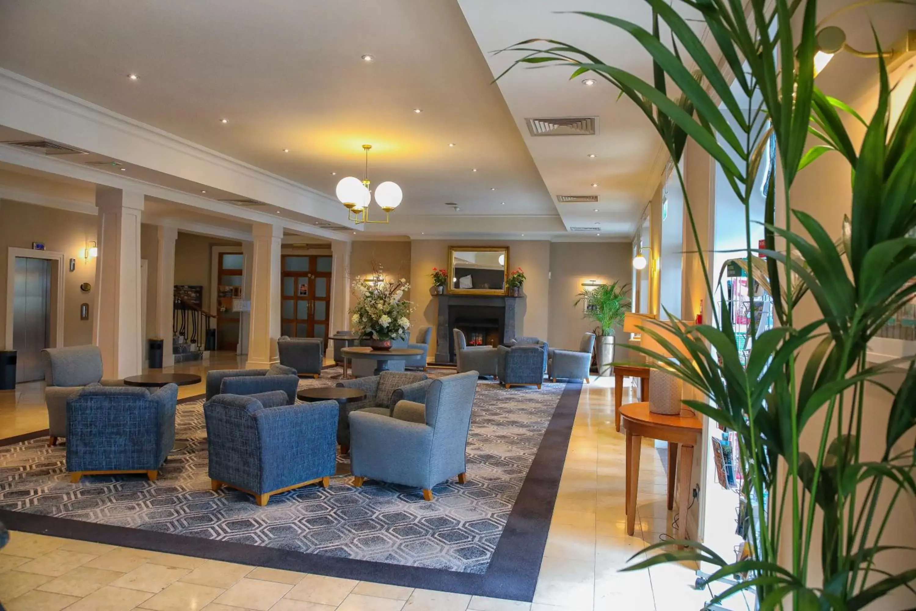 Lobby/Reception in The Parkavon Hotel