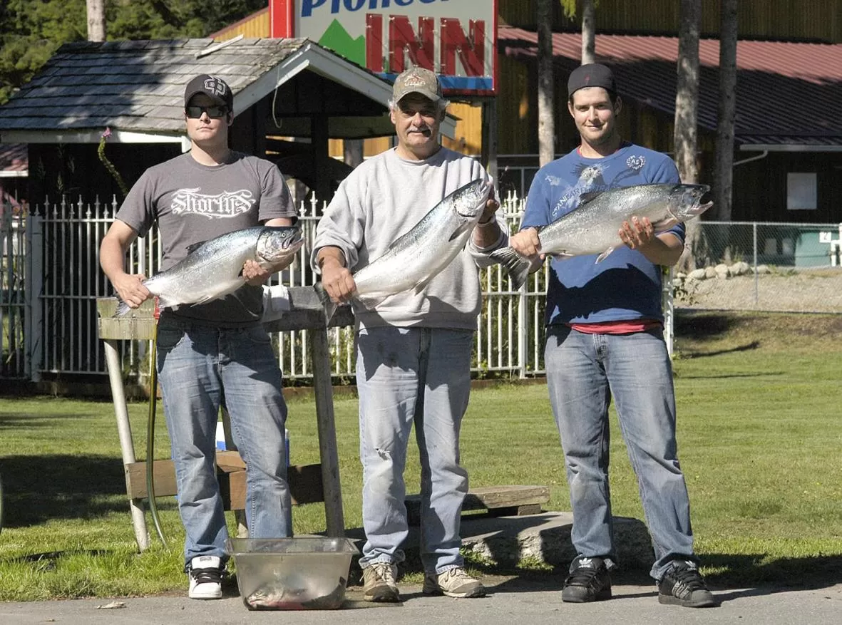 People in Pioneer Inn by the River