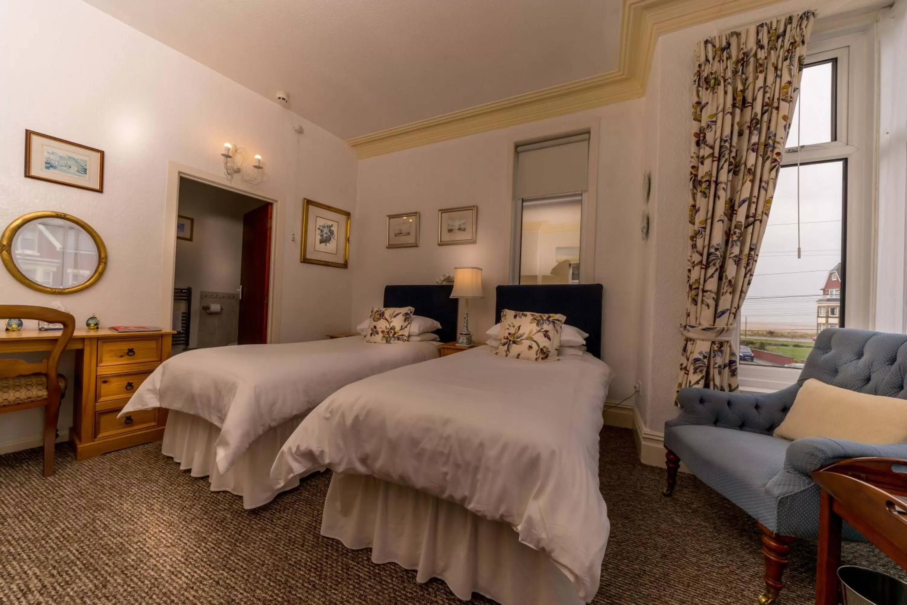 Bedroom, Bed in The Gaydon