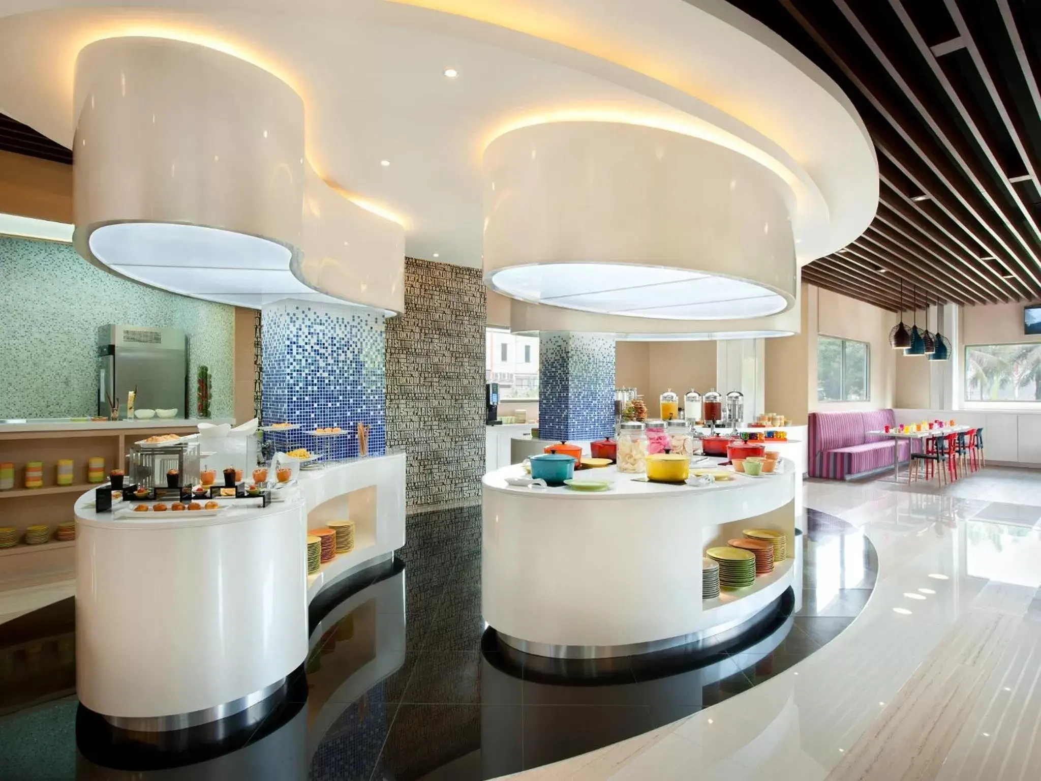 Restaurant/places to eat in Ibis Styles Jakarta Airport