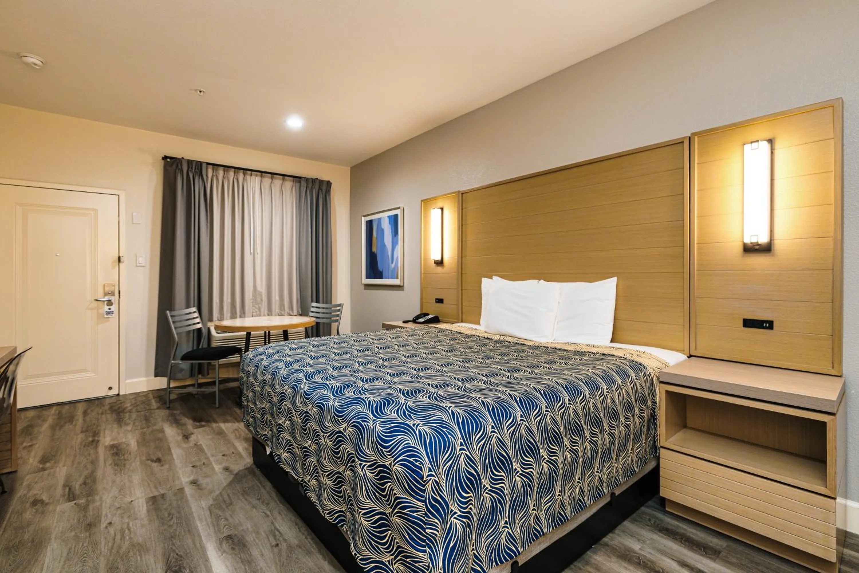 Bedroom, Bed in Palace Inn Blue-IAH East