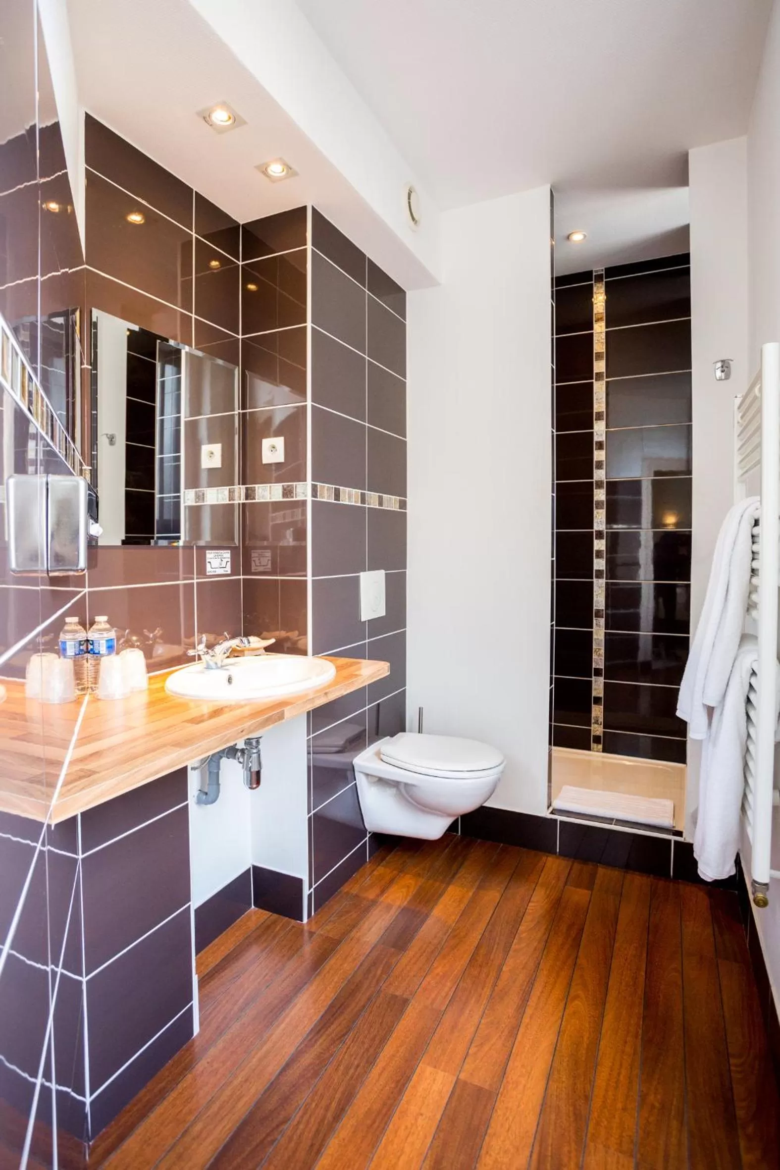 Bathroom in Best Western Hôtel Des Voyageurs