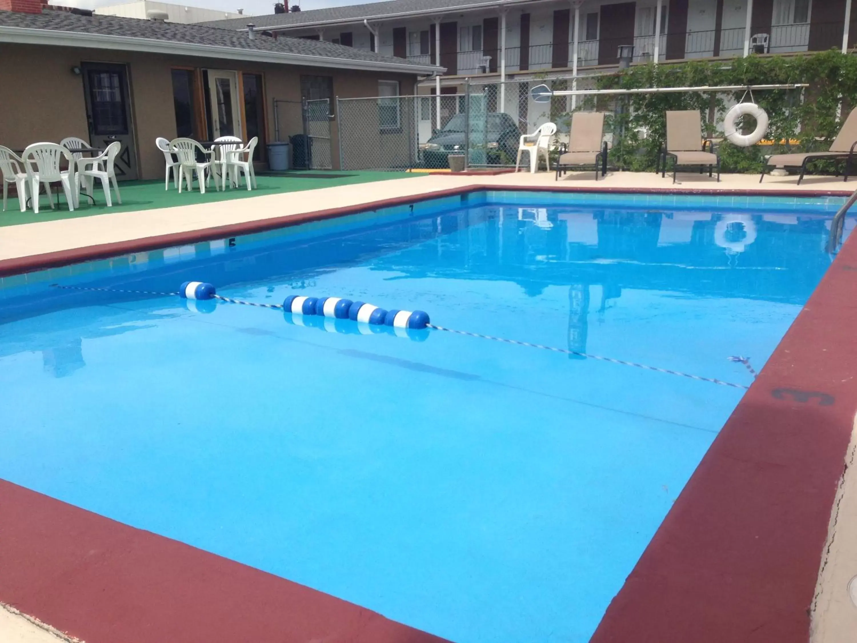 Swimming Pool in Town House Motel