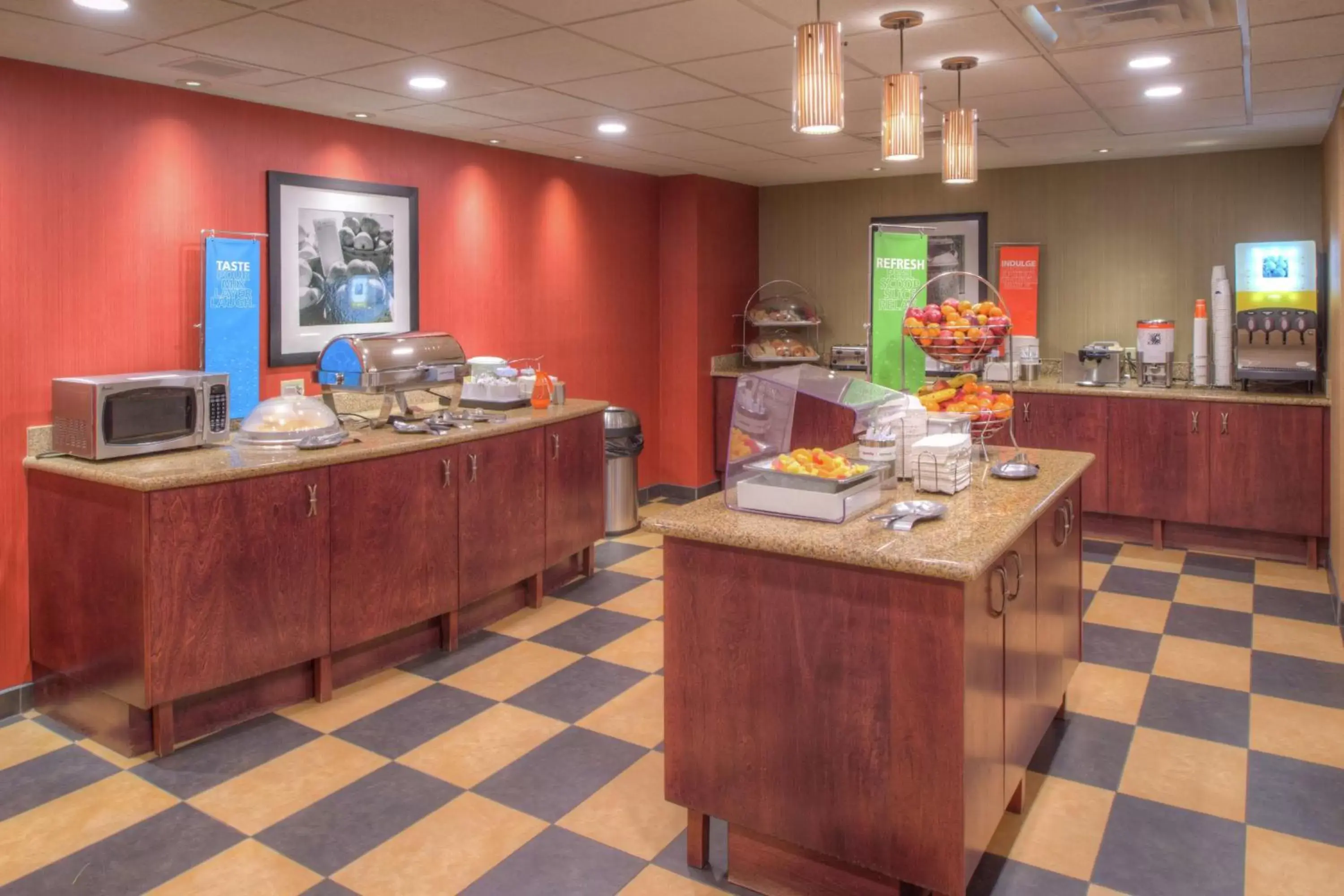 Dining area in Hampton Inn & Suites Rifle