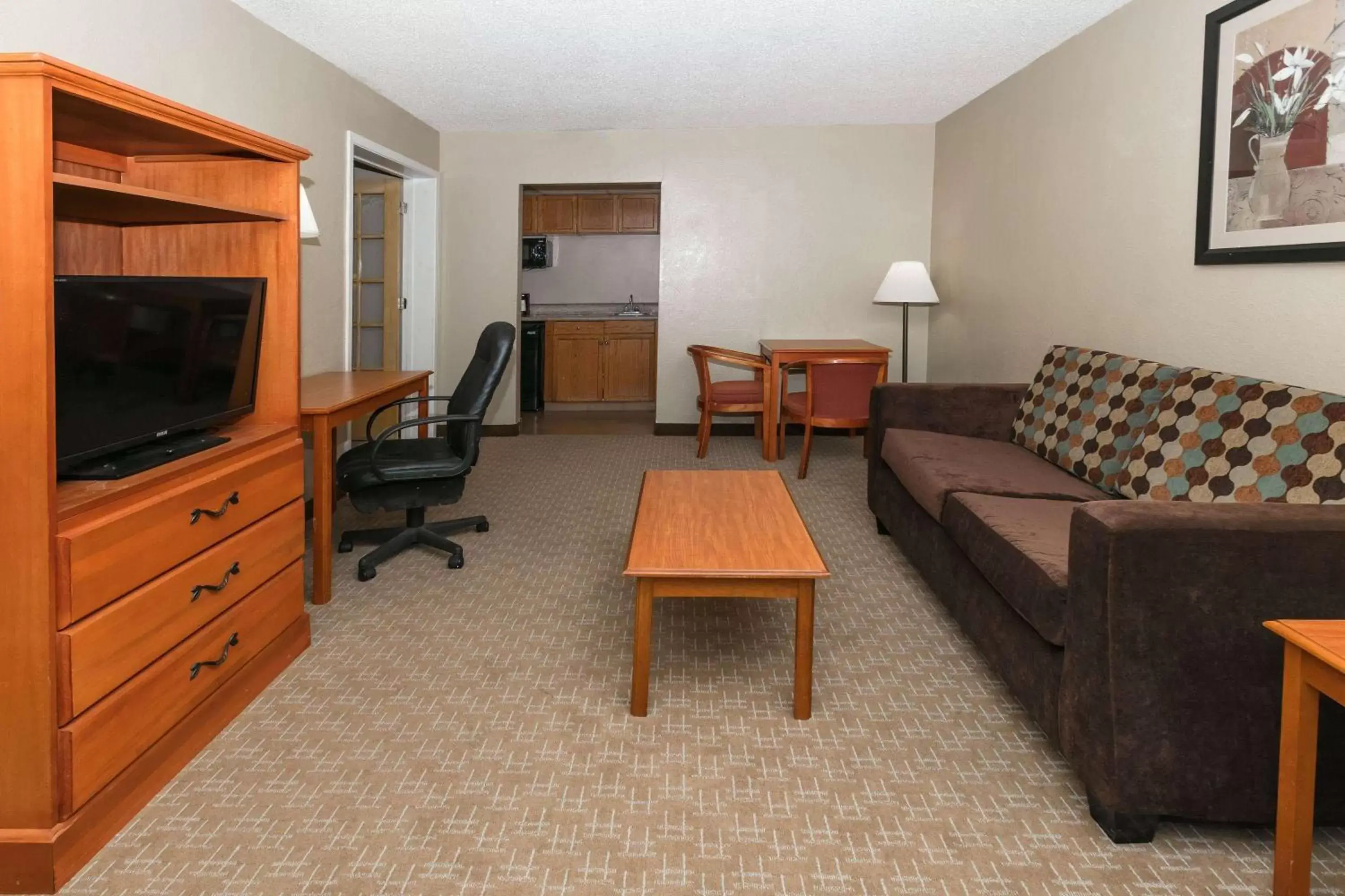 Photo of the whole room, Seating Area in Ramada by Wyndham Odessa Near University of Texas Permian