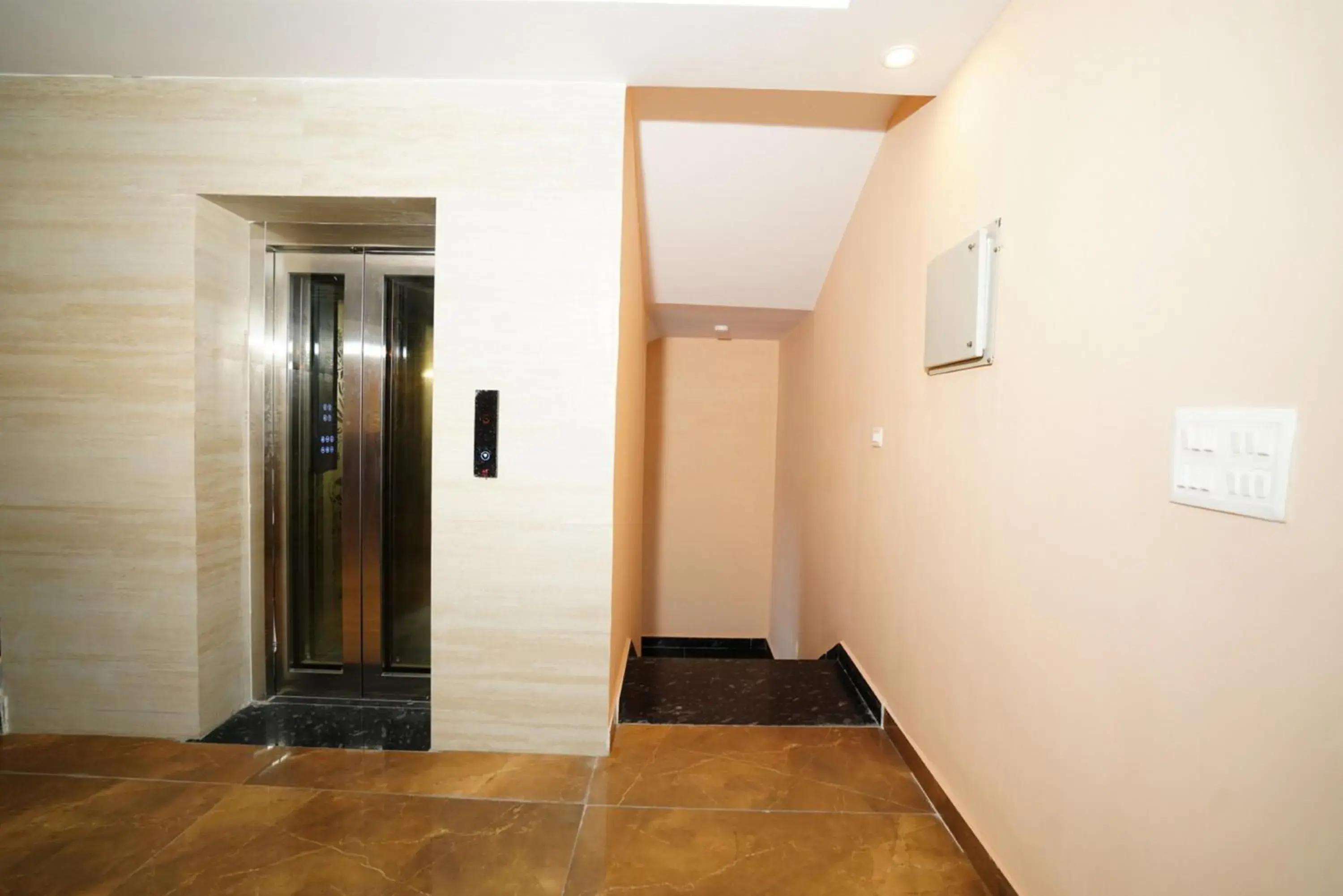Lobby or reception, Bathroom in ExpoMart Inn