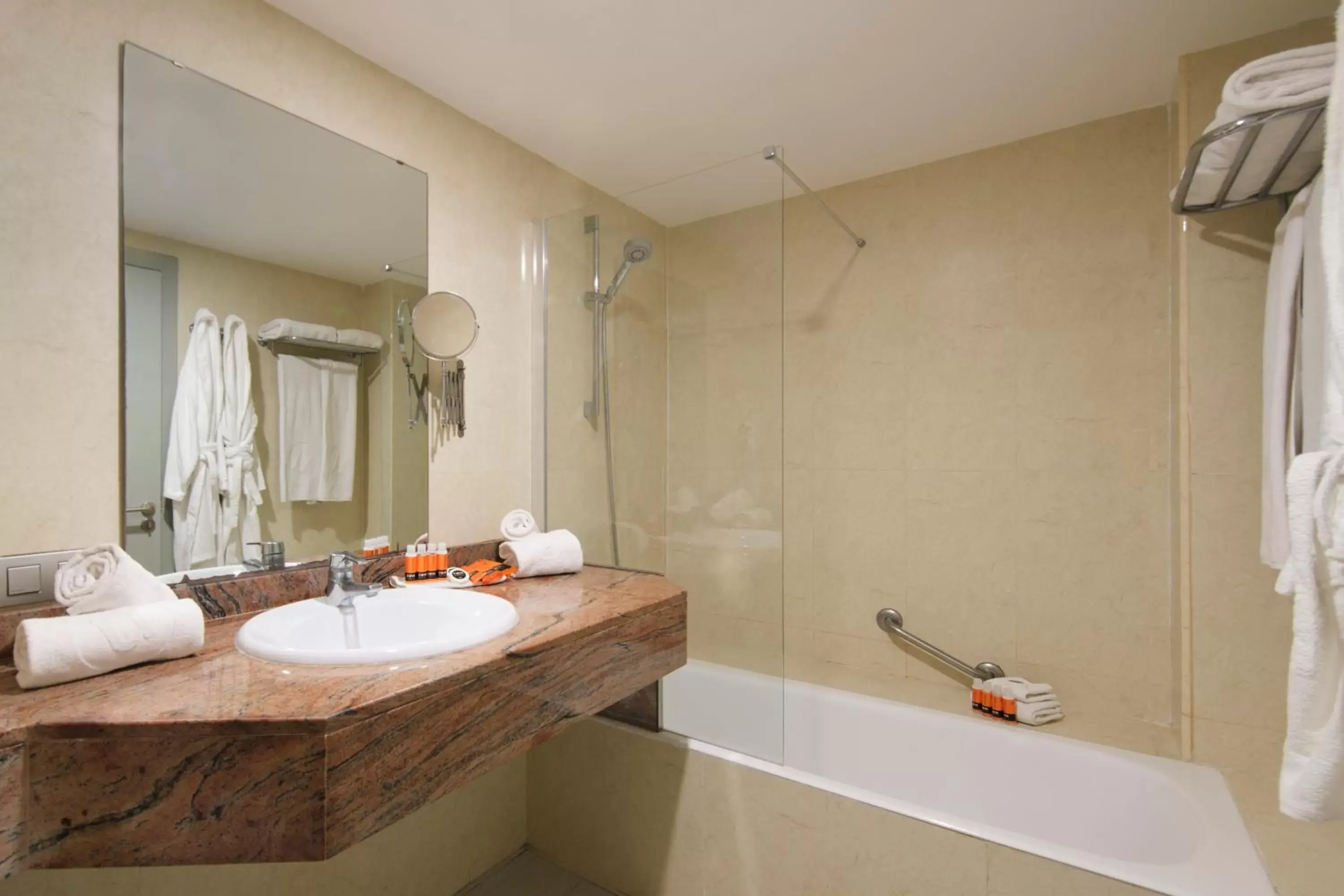 Bathroom in Aparthotel Duva & Spa