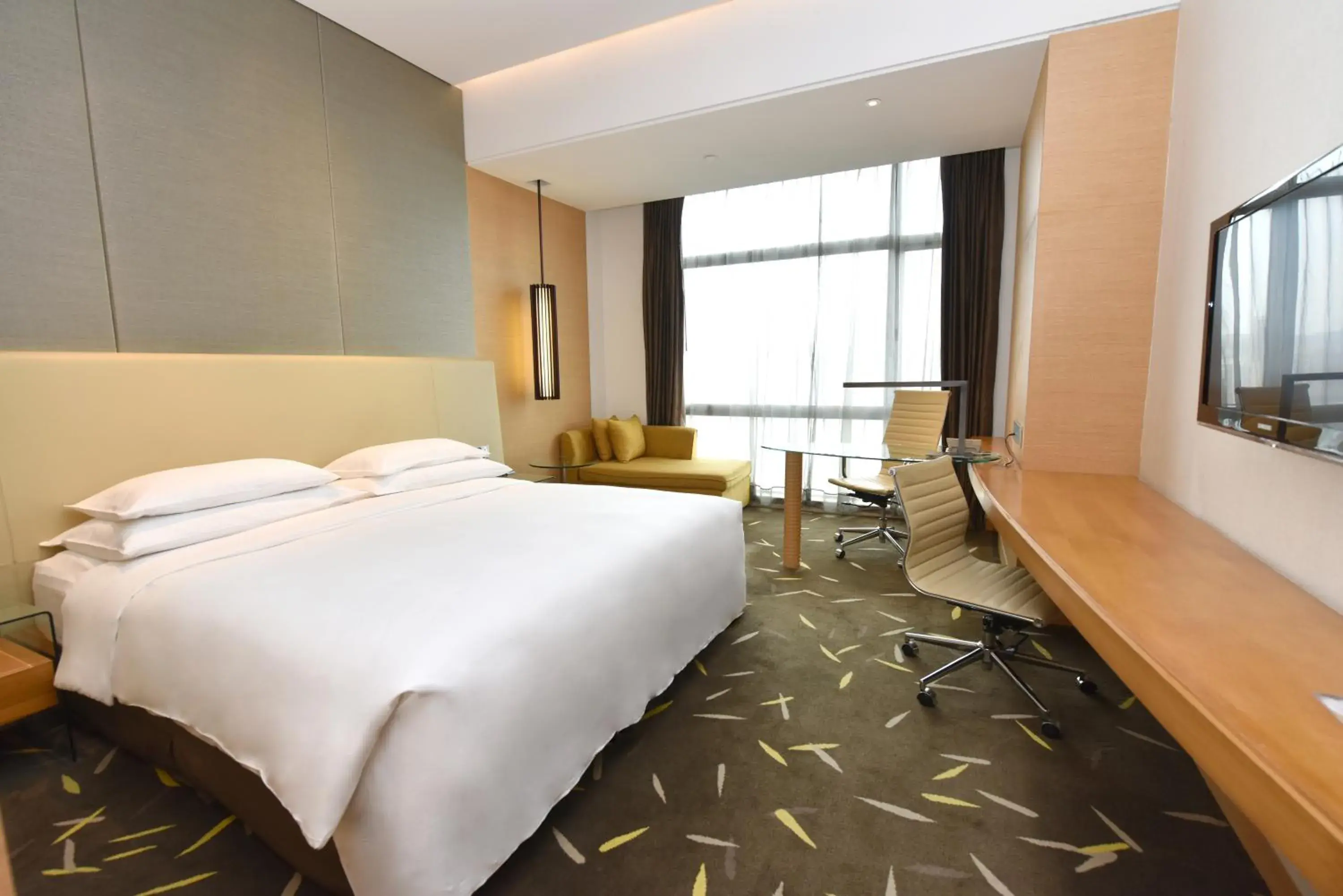 Bed in Crowne Plaza Zhongshan Wing On City, an IHG Hotel