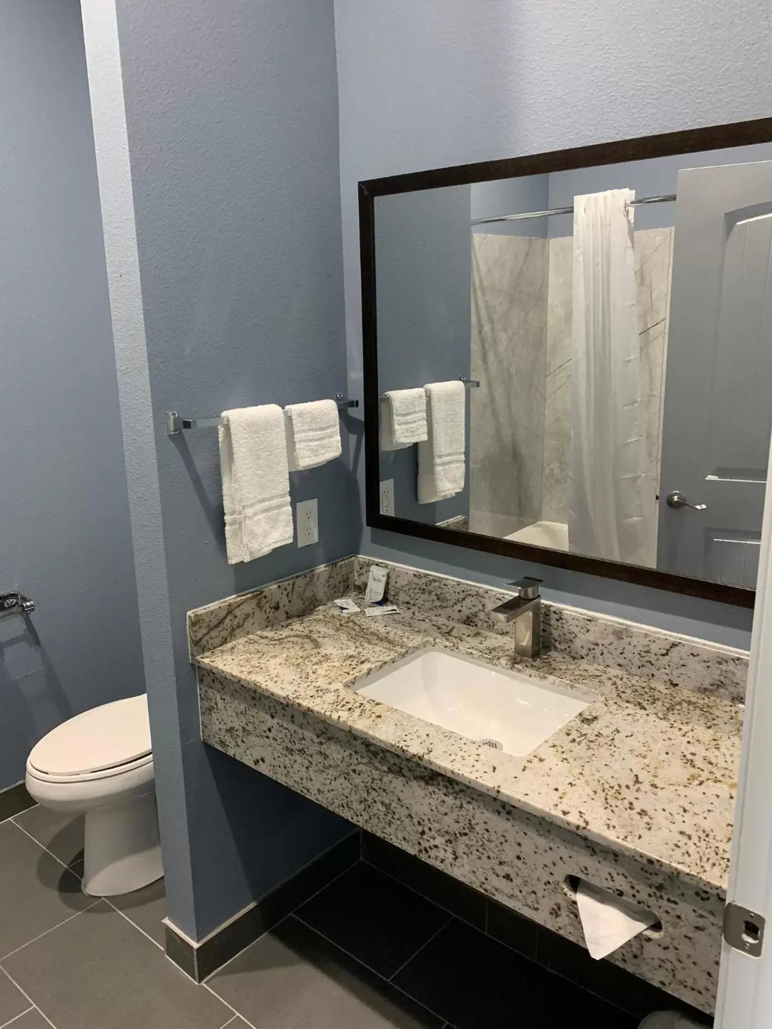 Bathroom in Scottish Inns and Suites Scarsdale