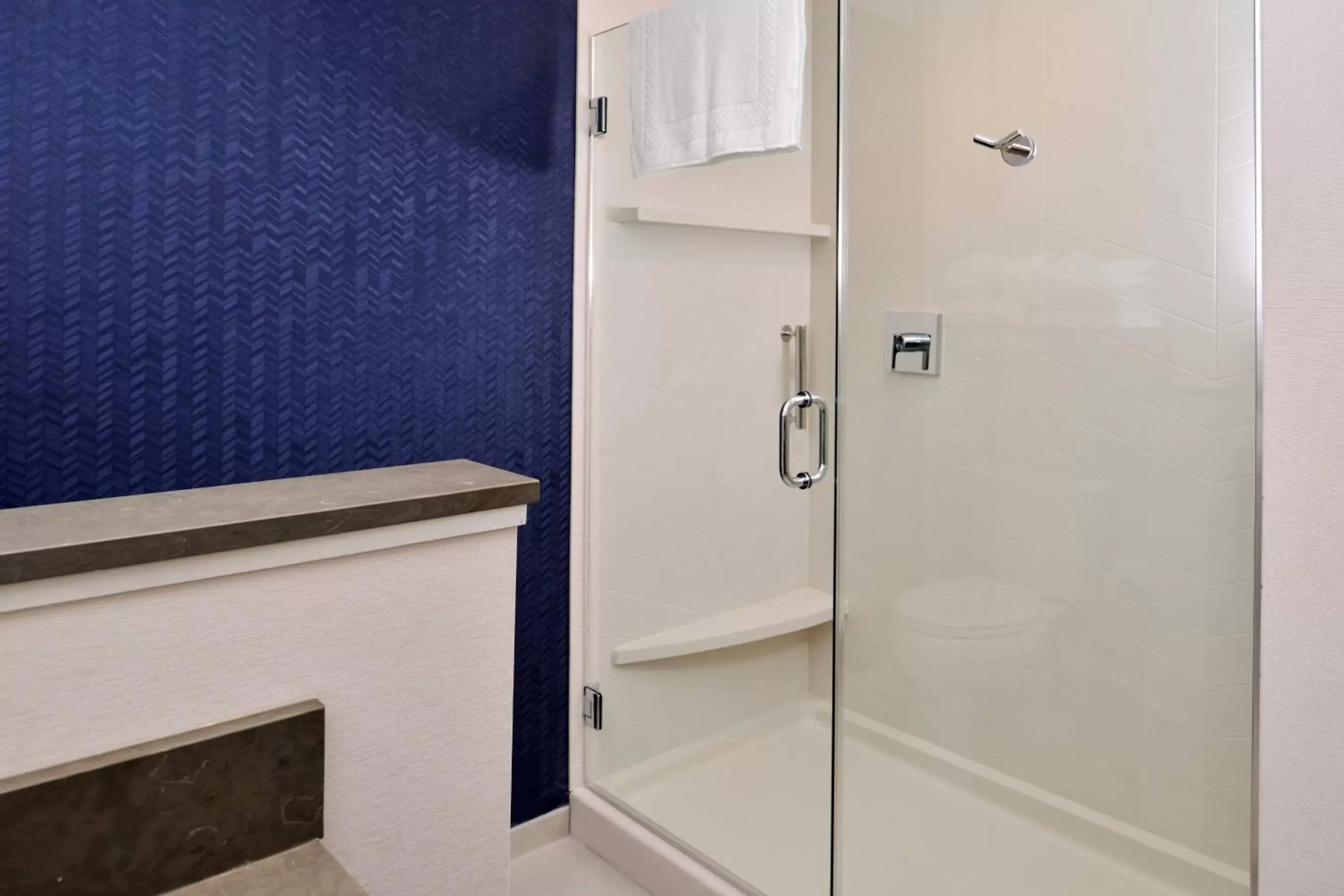 Bathroom in Fairfield Inn & Suites by Marriott Canton