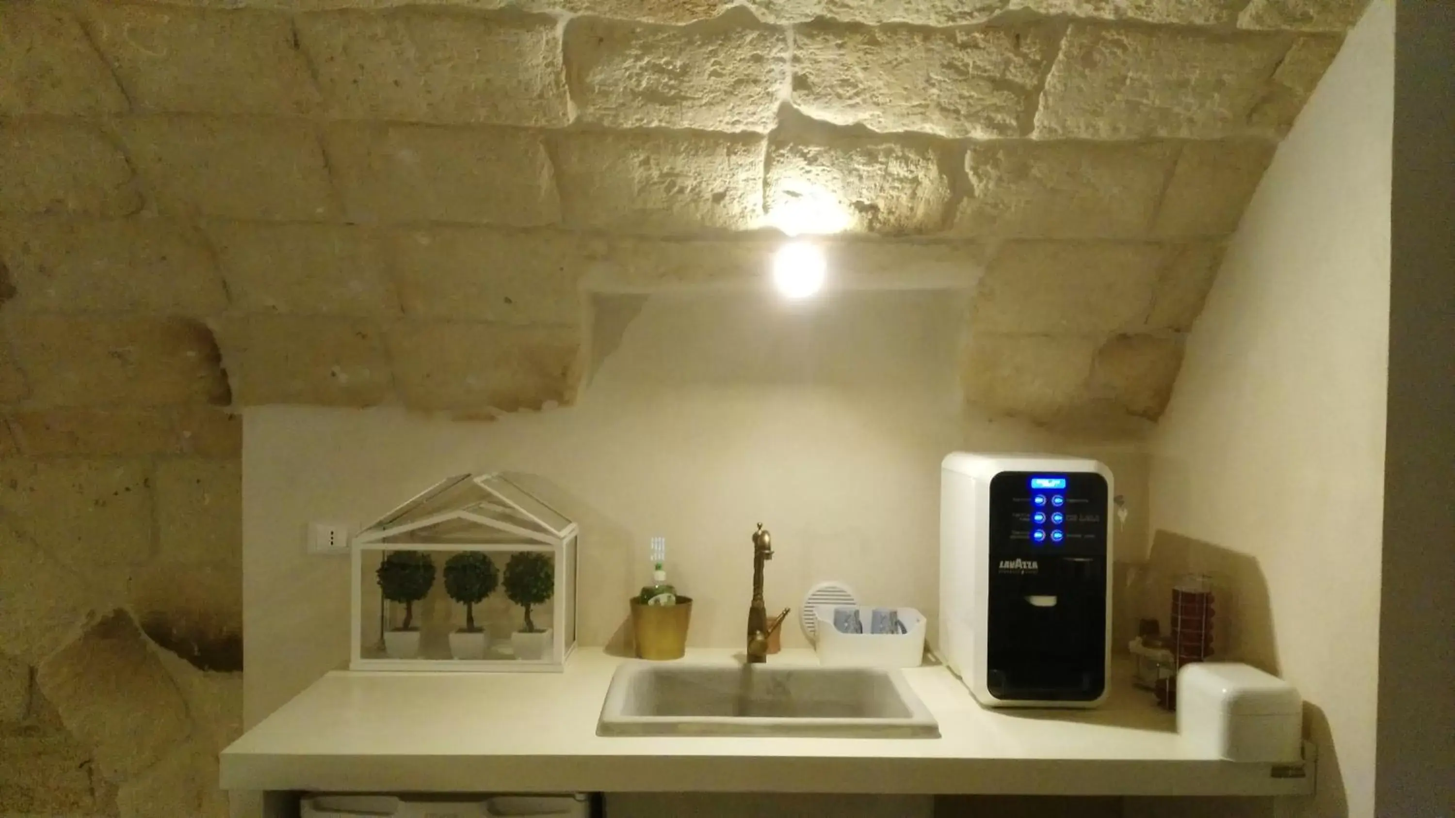 Coffee/tea facilities, Kitchen/Kitchenette in La Torre e il Mare B&B