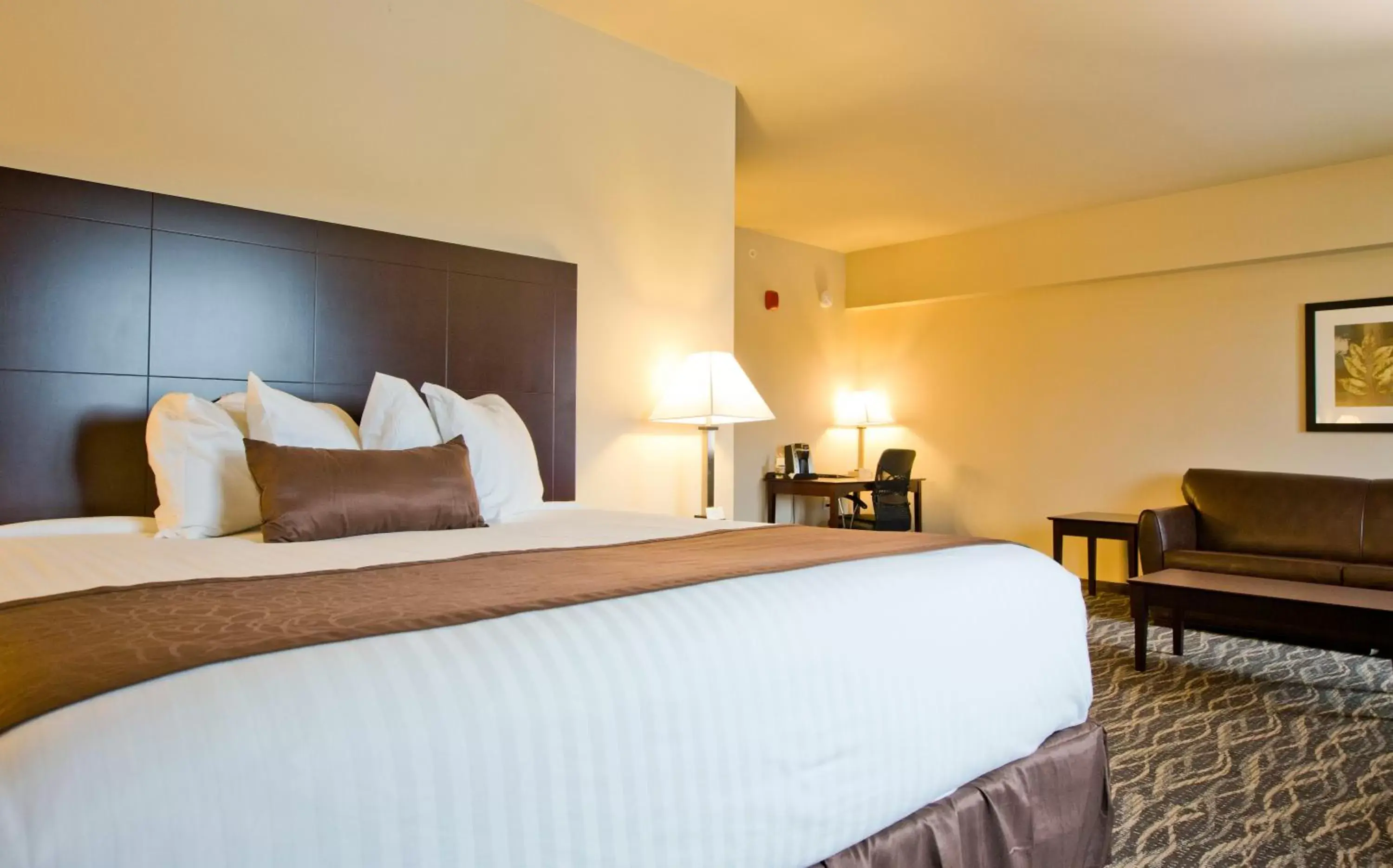 Bed in Cobblestone Inn & Suites - Boone