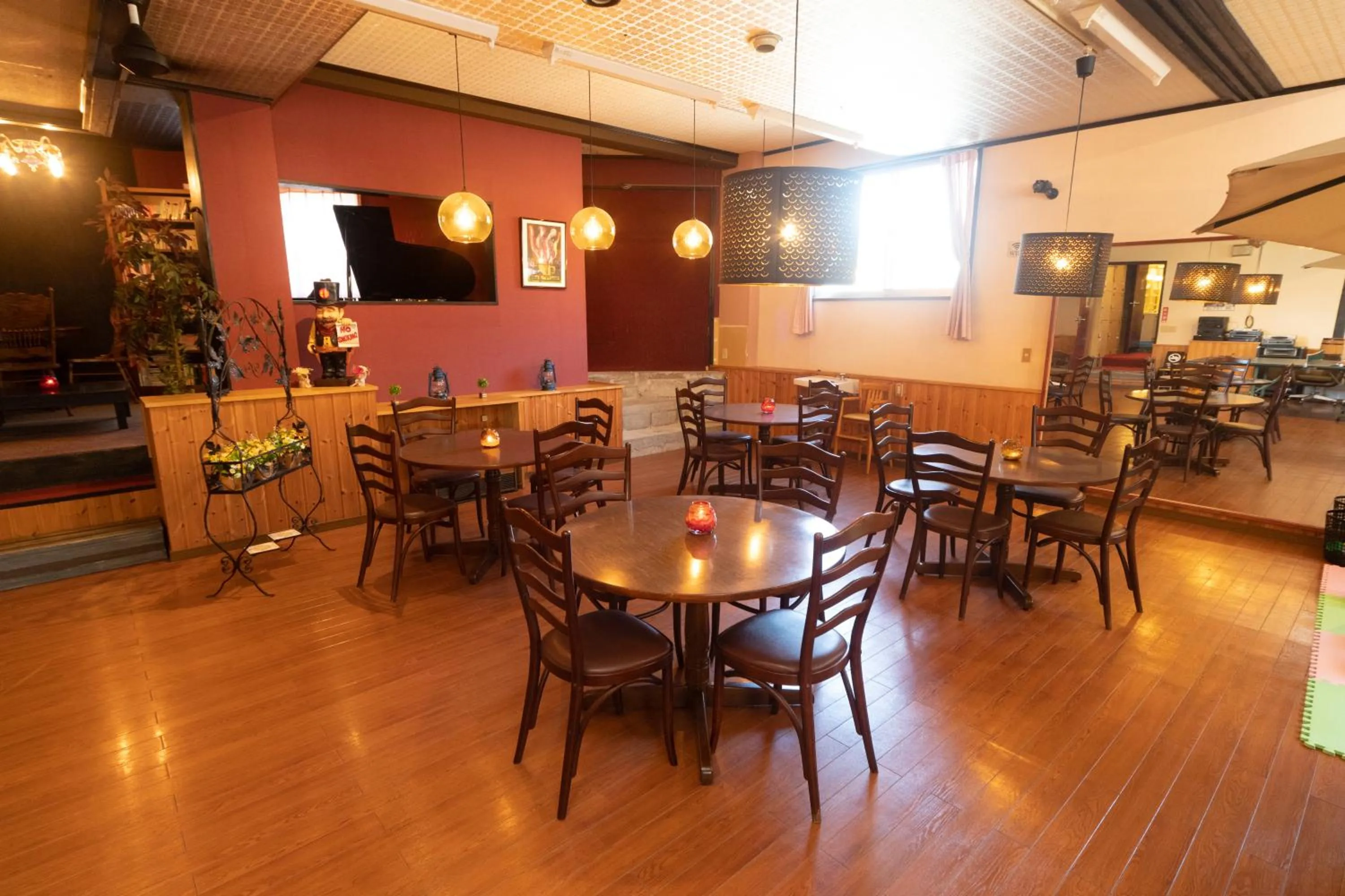 Communal lounge/ TV room in Kagura White Horse Inn