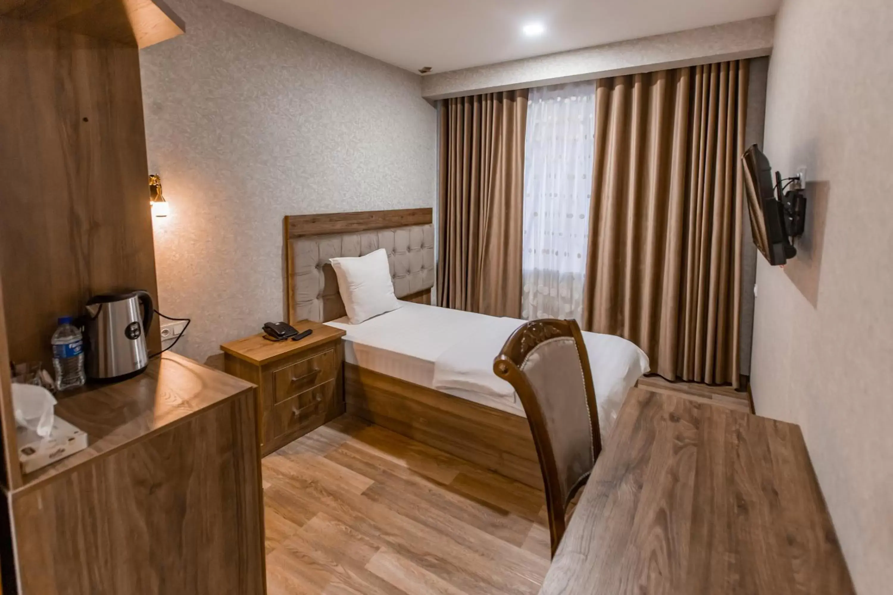 Single Room with Private Bathroom in OydinPlaza Hotel Single Room with Private Bathroom in OydinPlaza Hotel
