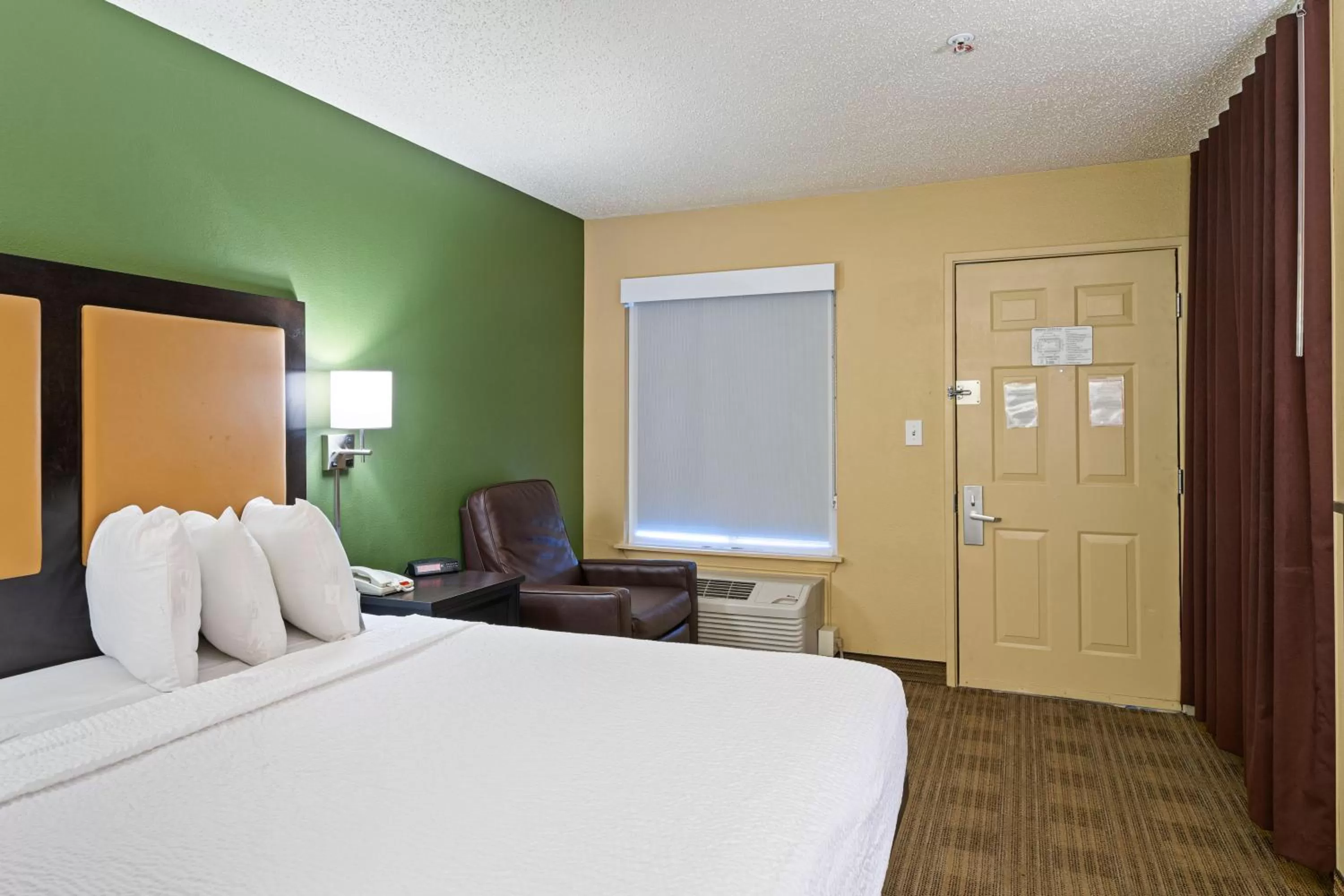 Bed in Extended Stay America Suites - Washington, DC - Reston
