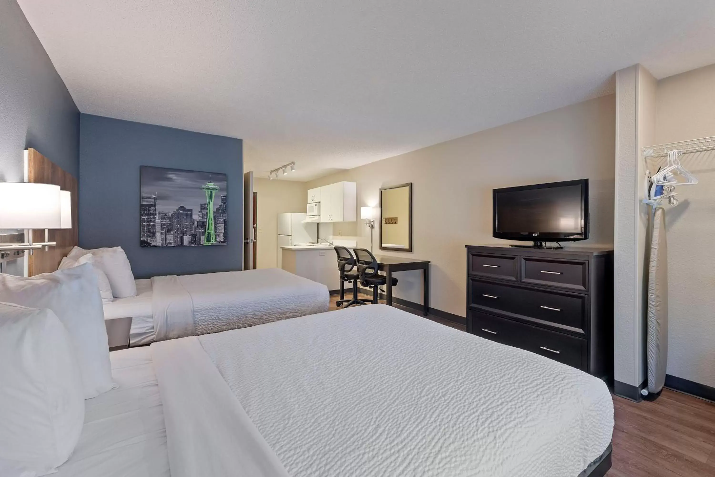 Bed in Extended Stay America Suites - Charlotte - Pineville - Park Rd