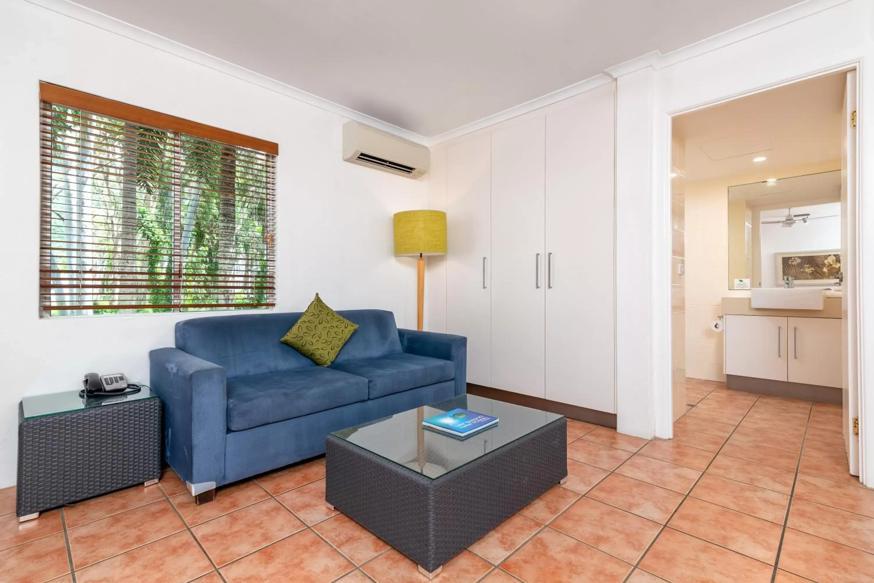 Living room, Seating Area in Paradise On The Beach Resort