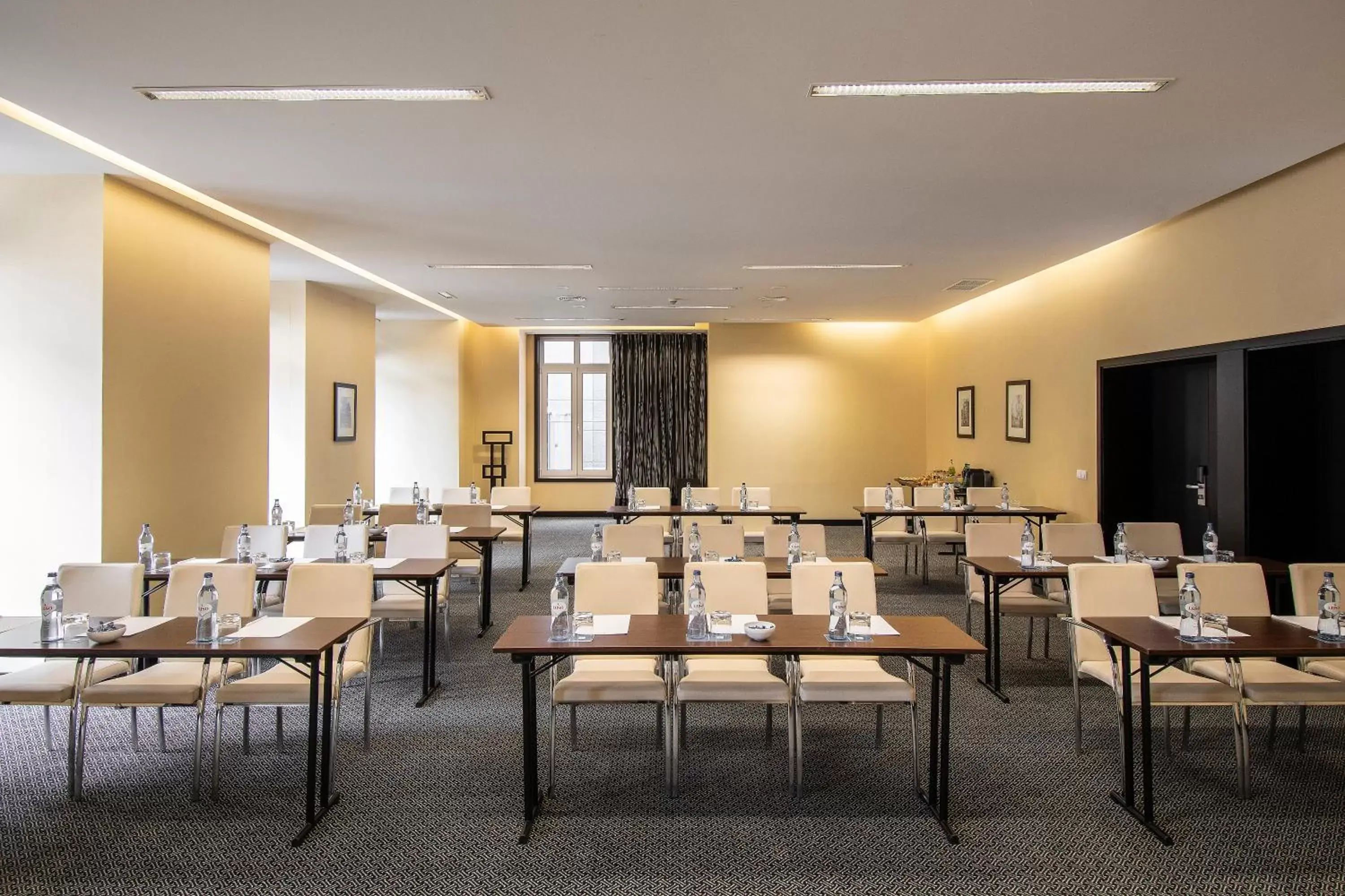 Meeting/conference room, Restaurant/Places to Eat in SANA Silver Coast Hotel