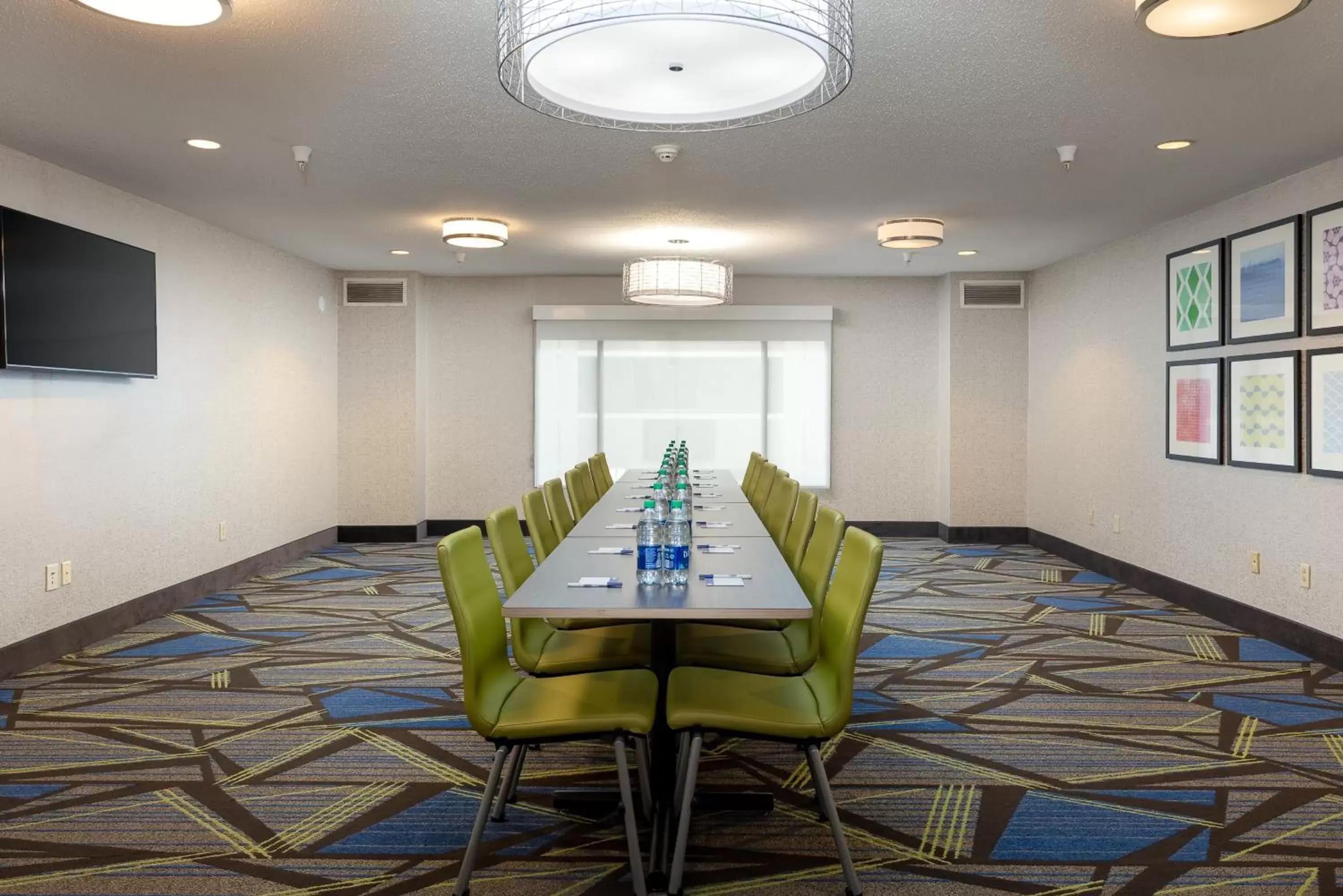 Meeting/conference room in Holiday Inn Express & Suites Milton East I-10, an IHG Hotel