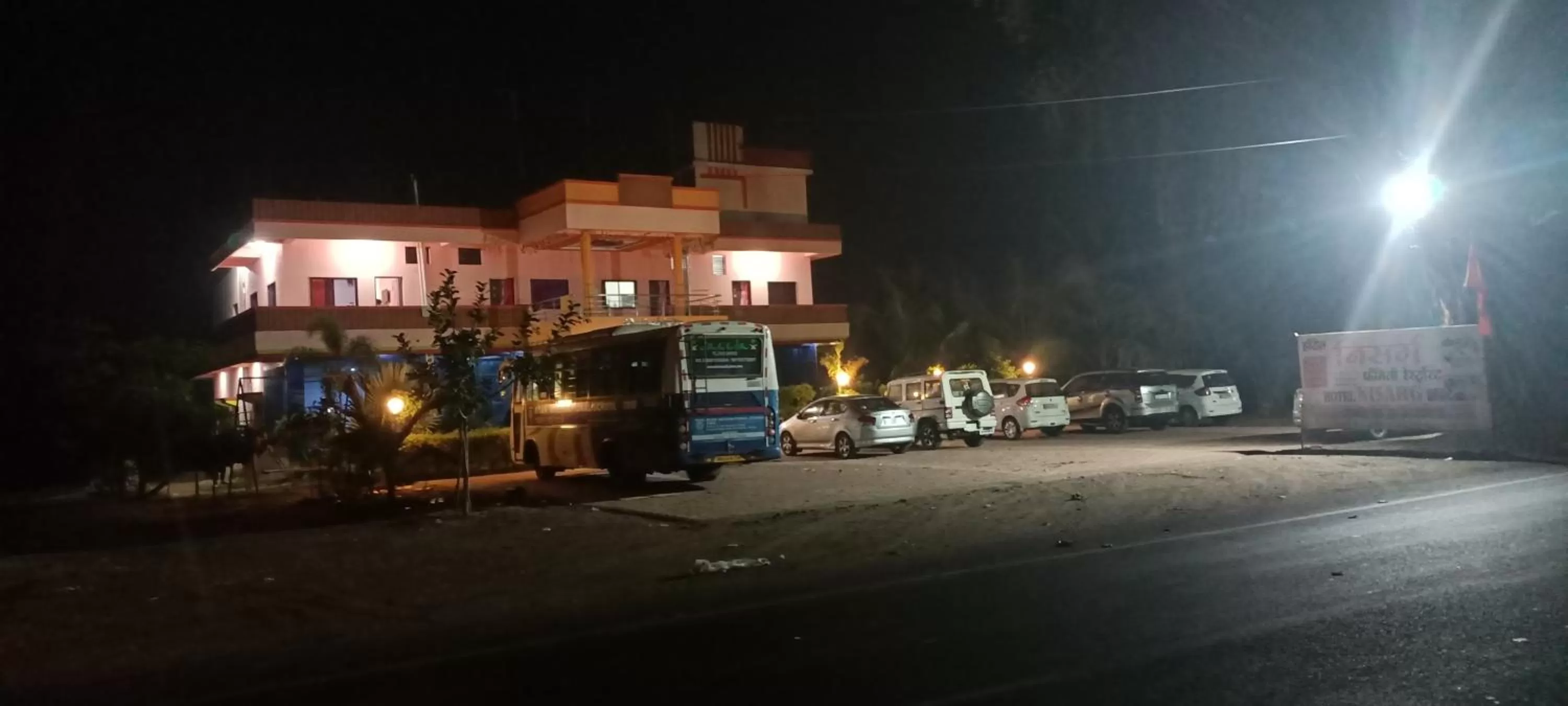 Hotel Nisarg Lodging And Restaurant