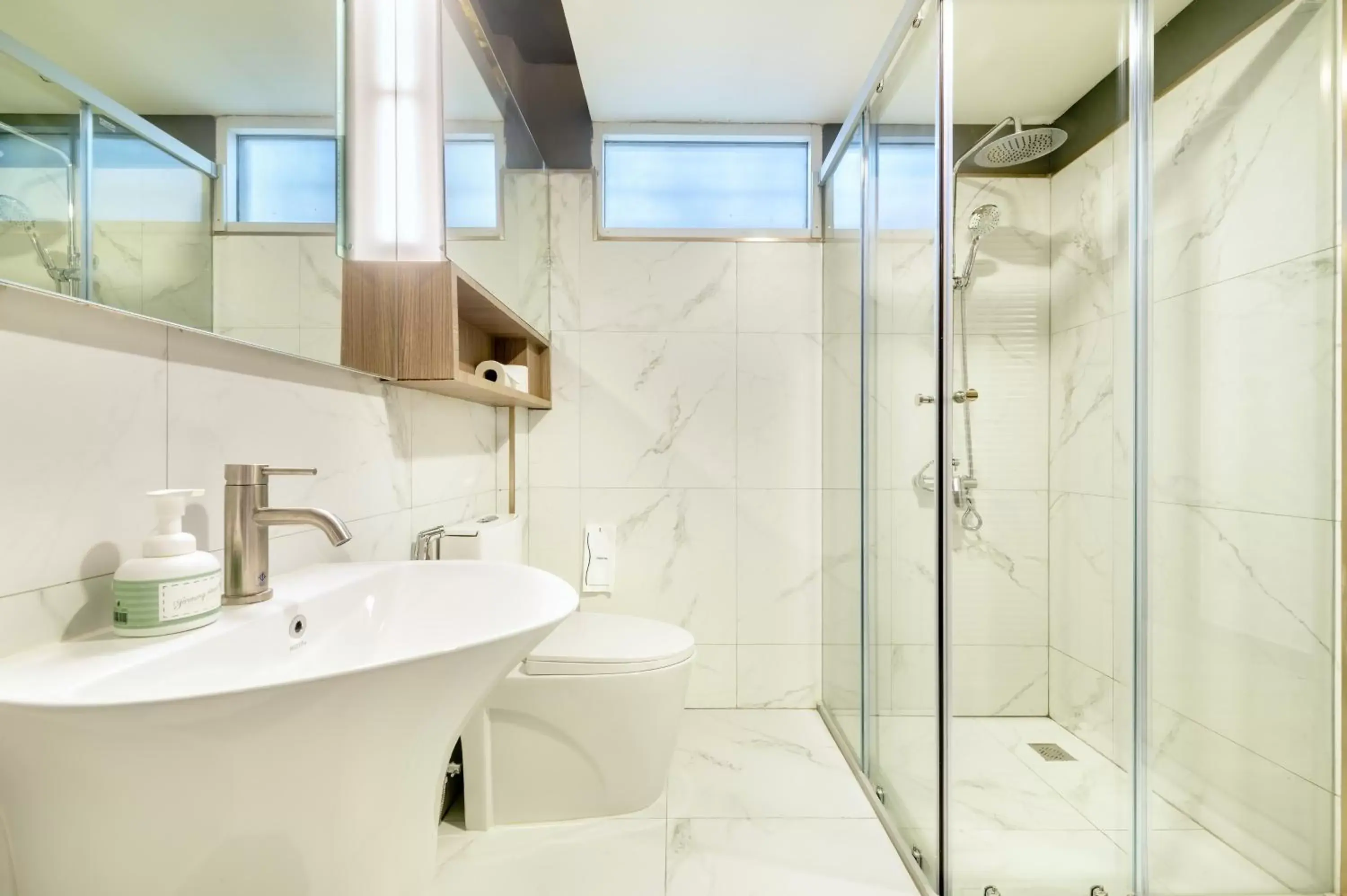 Shower, Bathroom in Qiu Hotel Sukhumvit SHA Plus