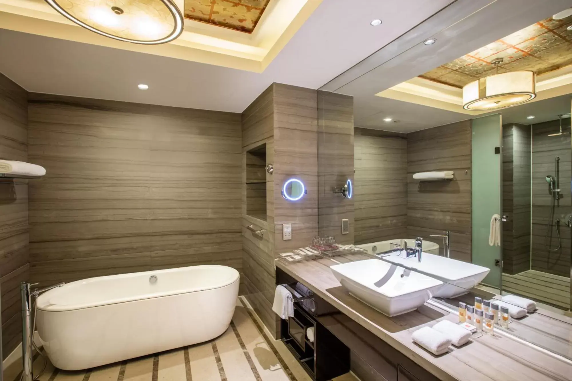 Bath, Bathroom in Crowne Plaza Hefei, an IHG Hotel