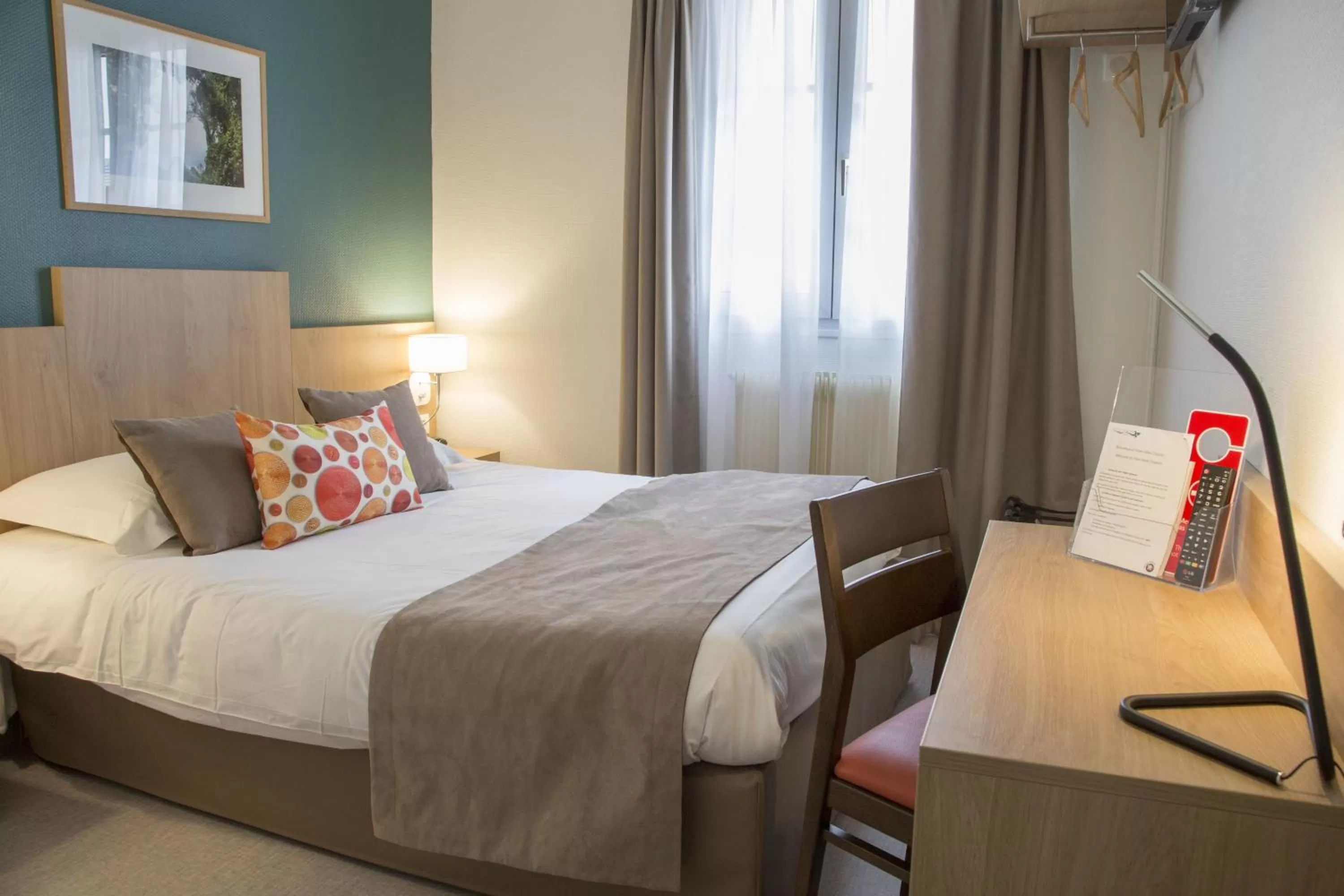 Photo of the whole room, Bed in Logis Hôtel Chaptal, Amboise