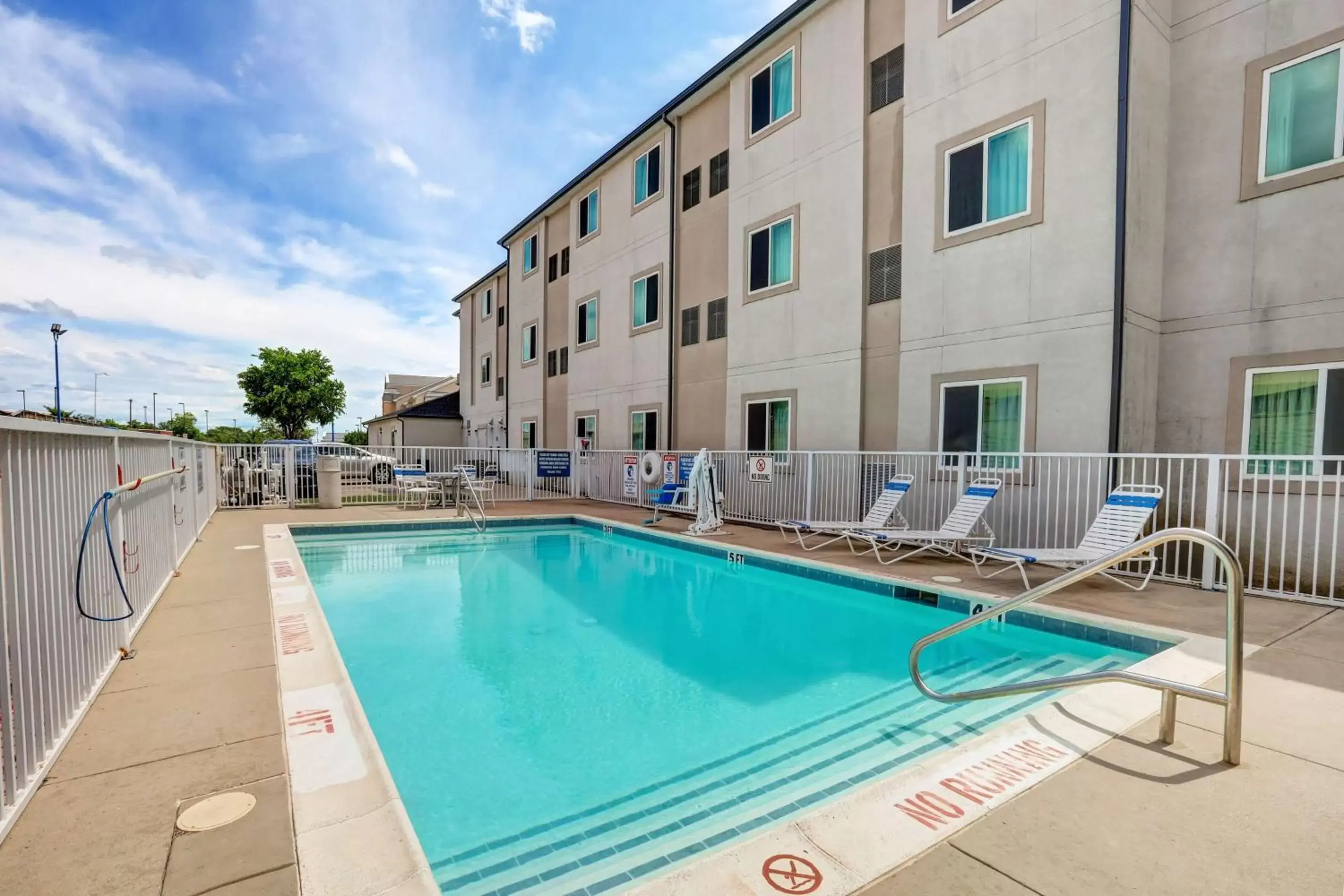 Activities, Swimming Pool in Motel 6-Weatherford, TX
