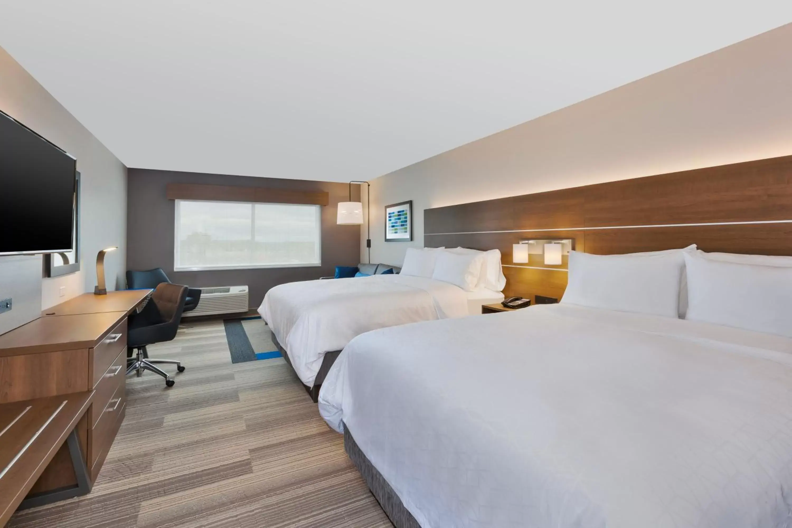Photo of the whole room, Bed in Holiday Inn Express- Eau Claire West I-94, an IHG Hotel