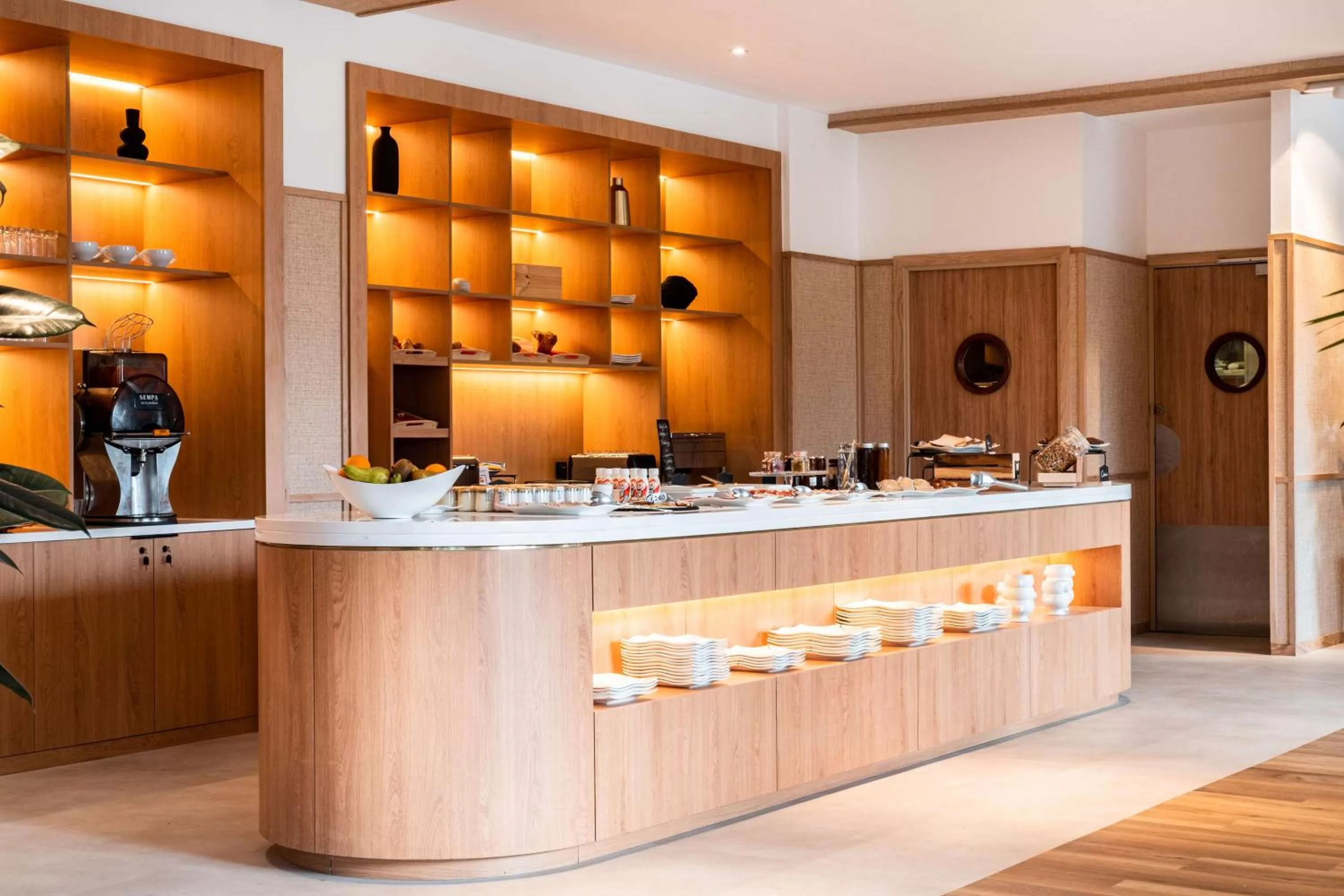 Breakfast in Best Western Plus l'Orée Paris Sud