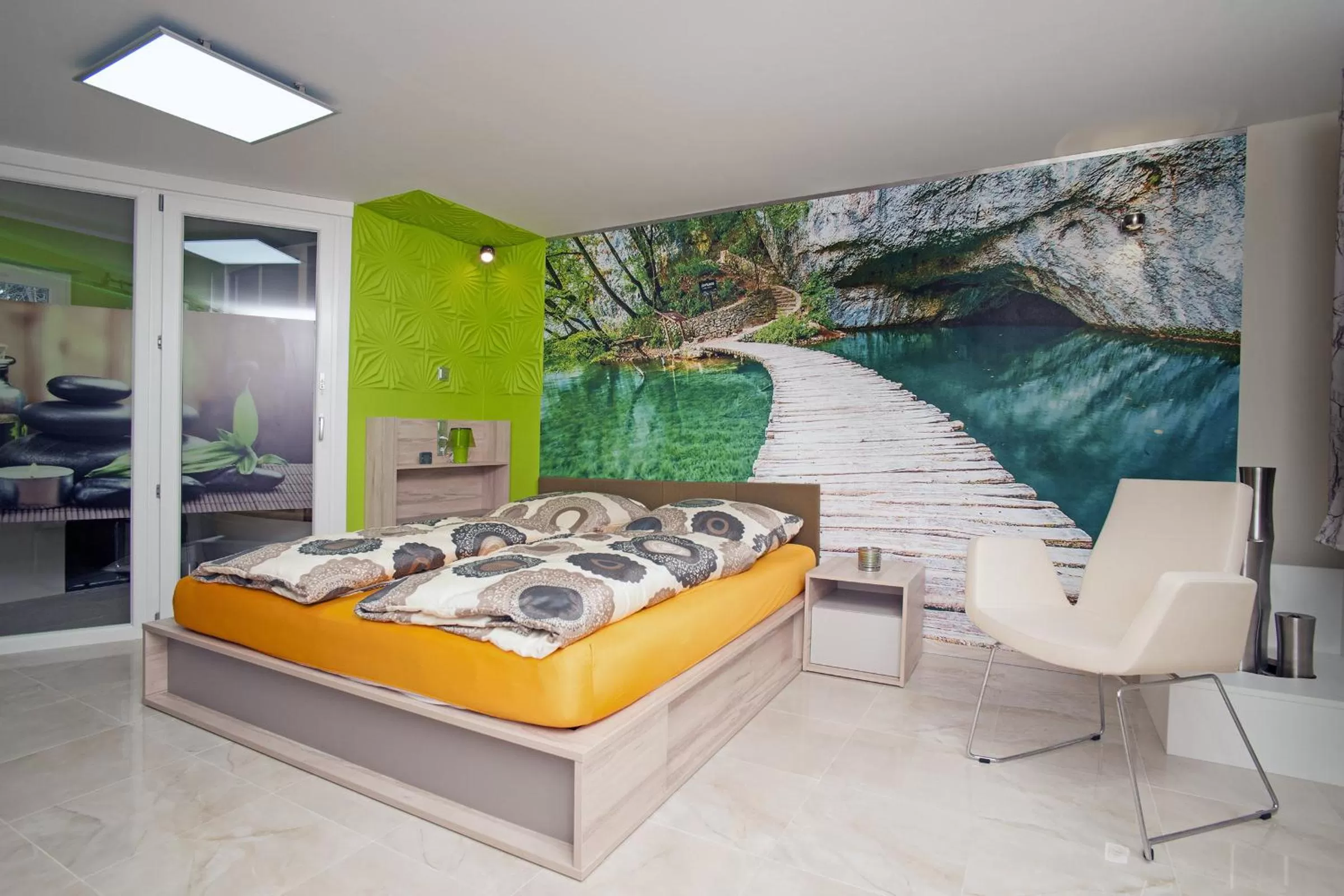 Photo of the whole room, Bed in Designpension Idyll Nr2 Hotel Garni