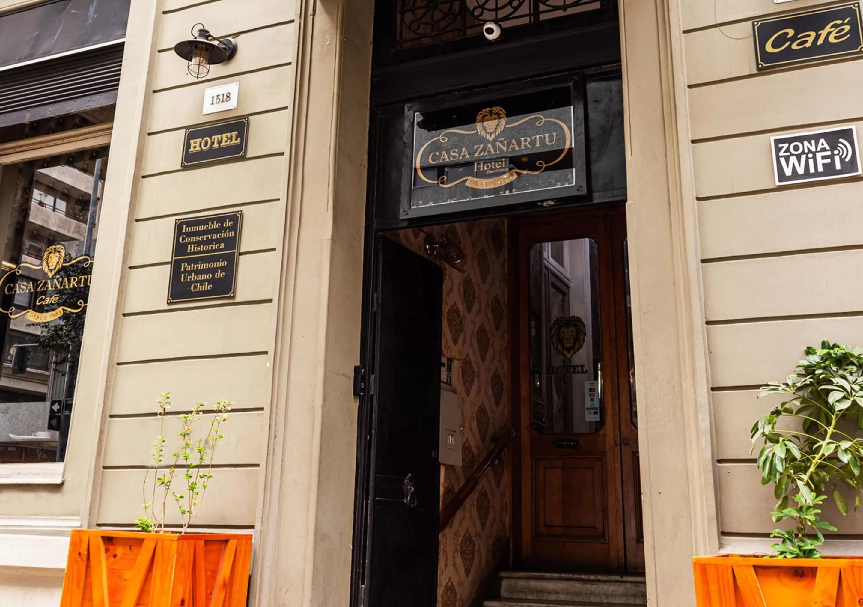 Facade/entrance in Hotel Casa Zañartu