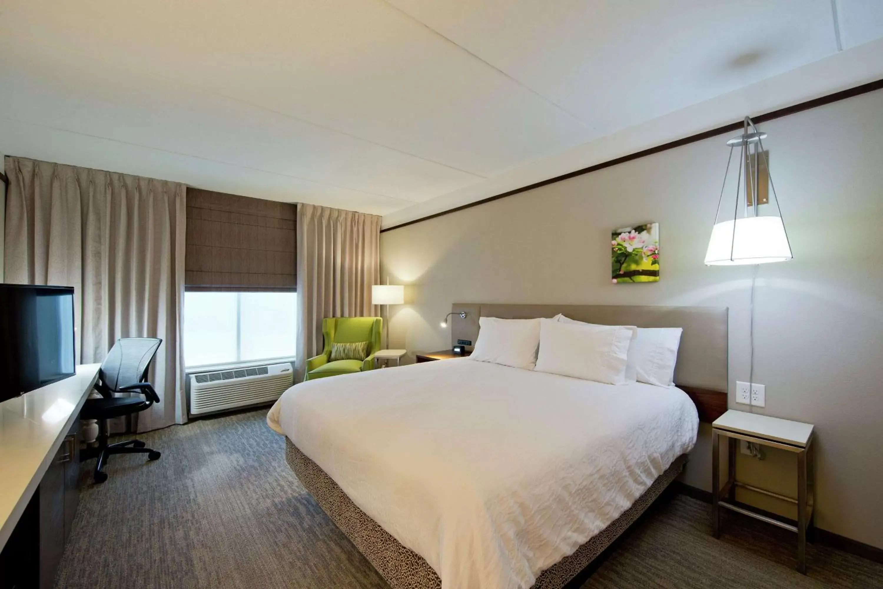 Bedroom, Bed in Hilton Garden Inn Martinsburg