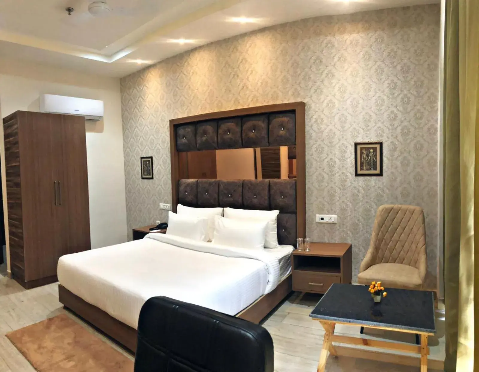 Bedroom, Bed in SPT Clarks Inn Mandi