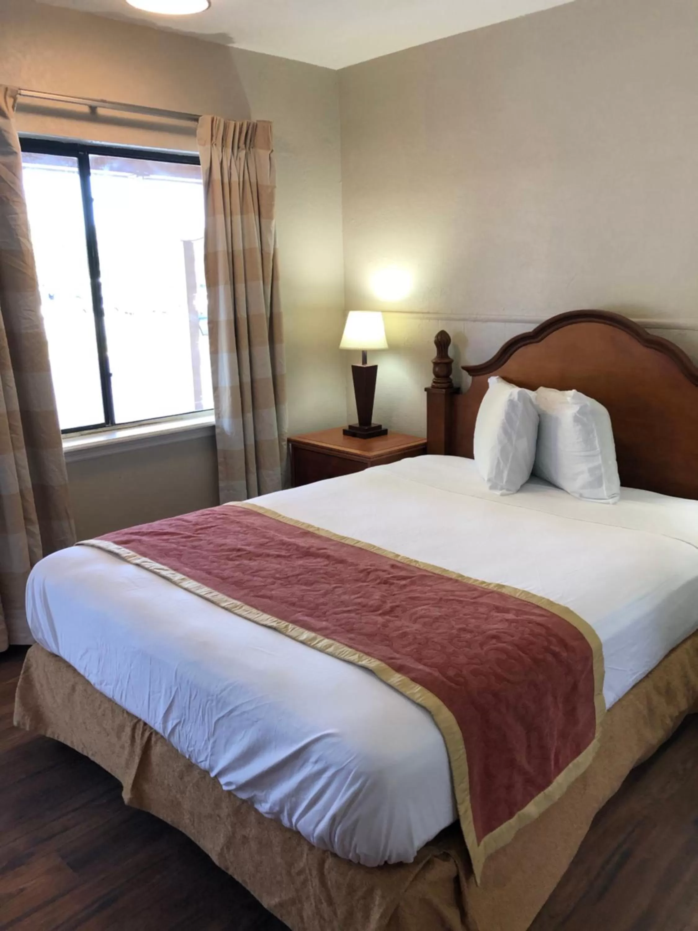 Bed in Ocala Cove Motel