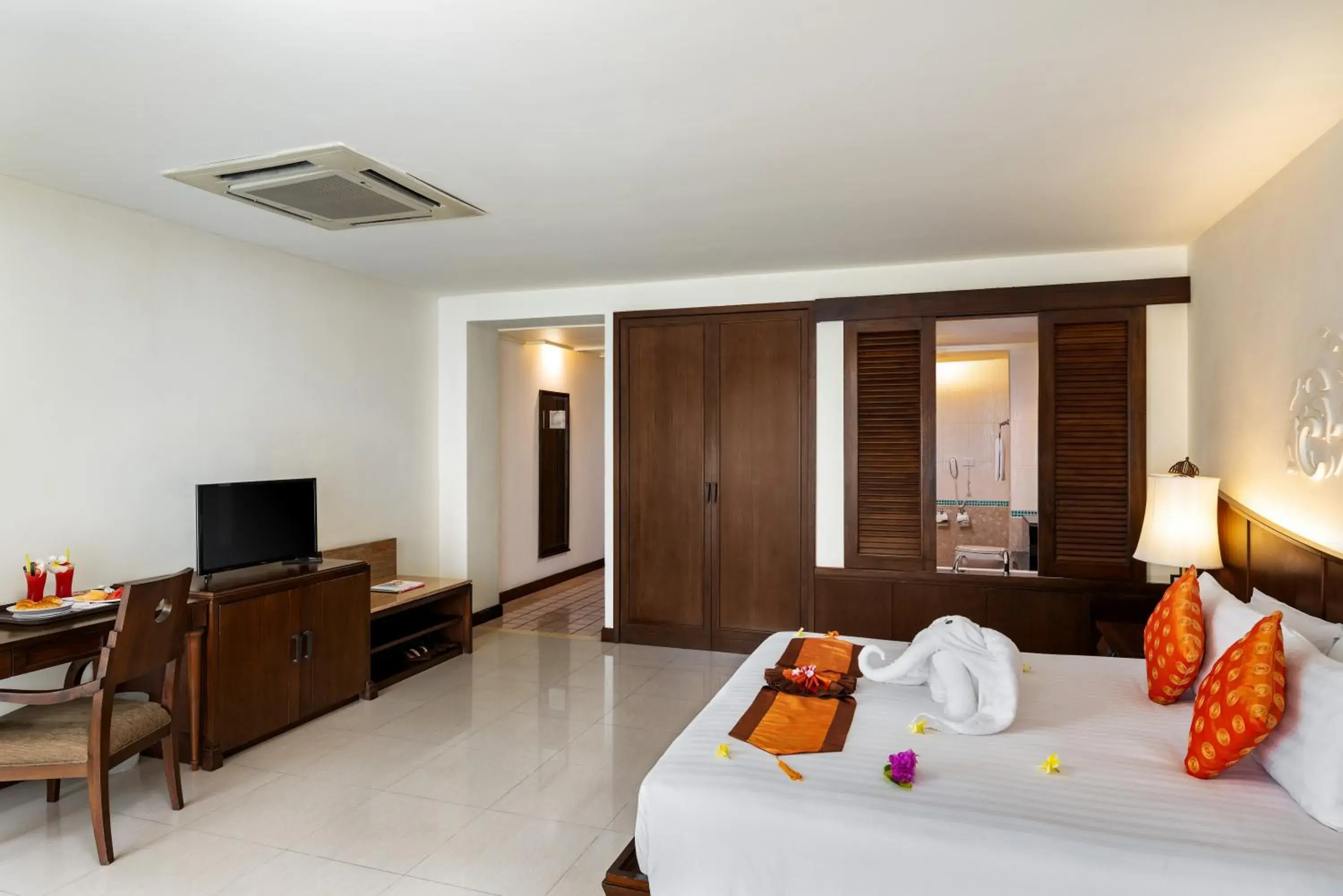 Bed in Patong Paragon Resort & Spa SHA Extra Plus Bed in Patong Paragon Resort & Spa SHA Extra Plus