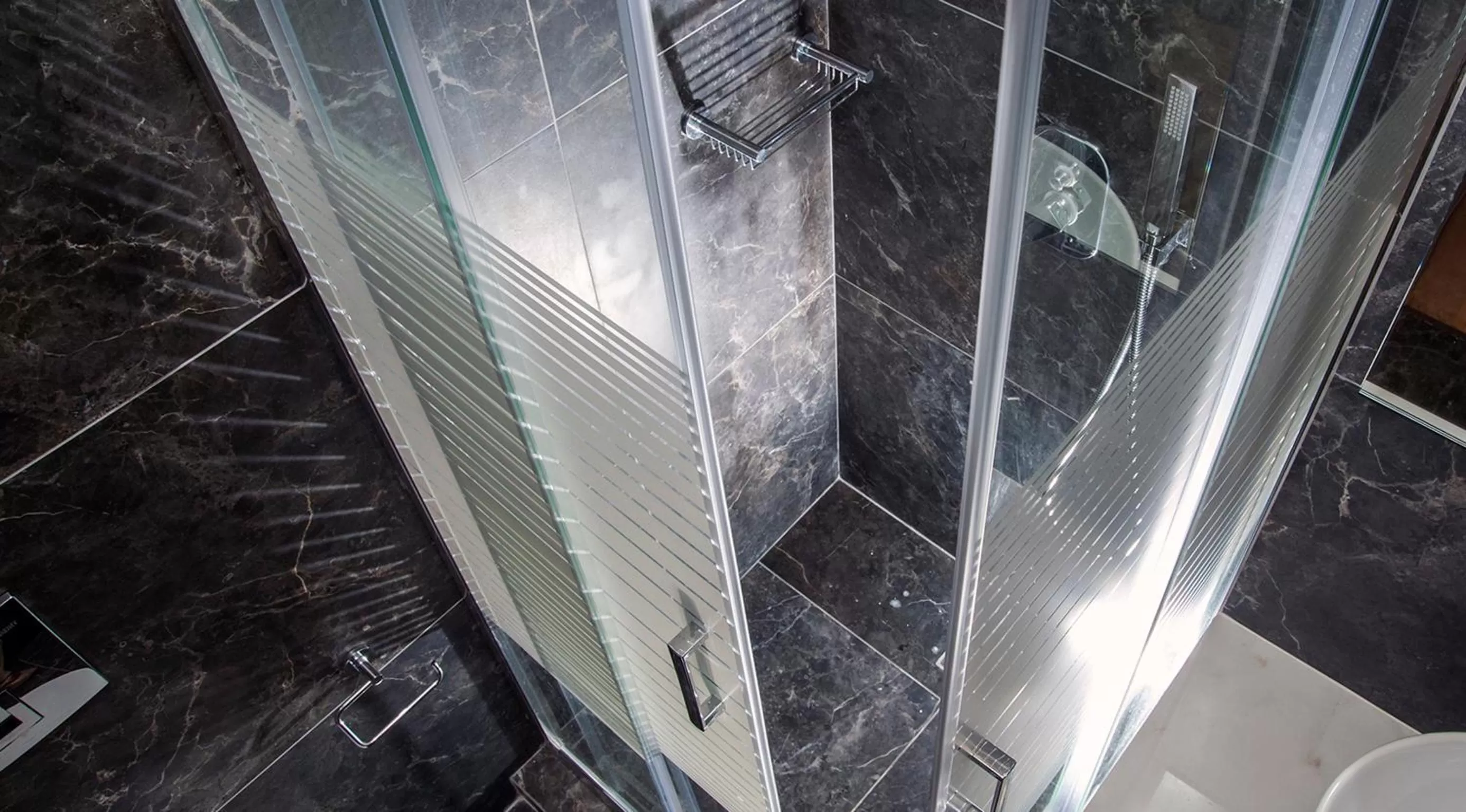 Bathroom in Hotel Thissio