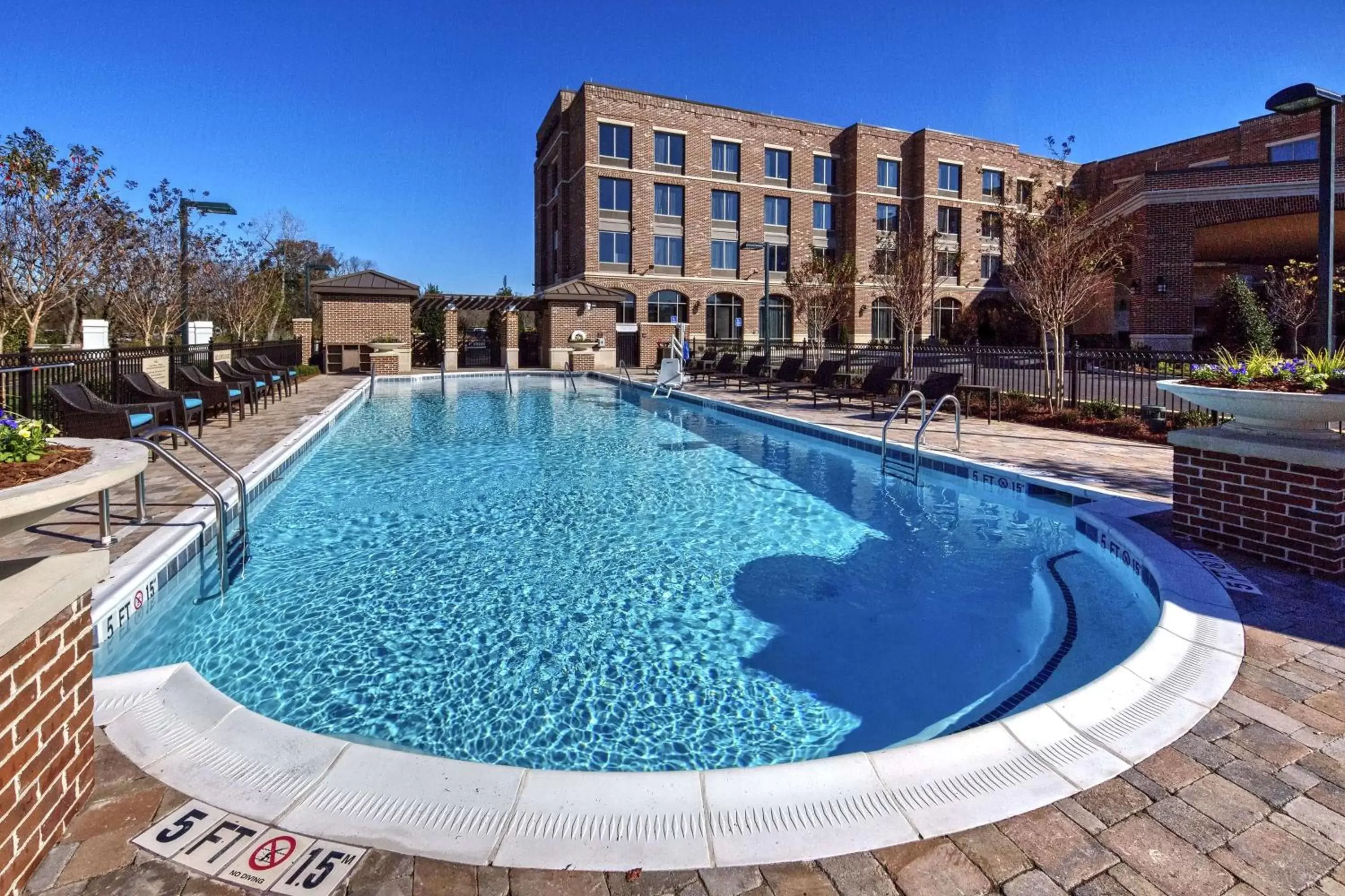 Pool view, Swimming Pool in Hampton Inn & Suites Franklin Berry Farms, Tn