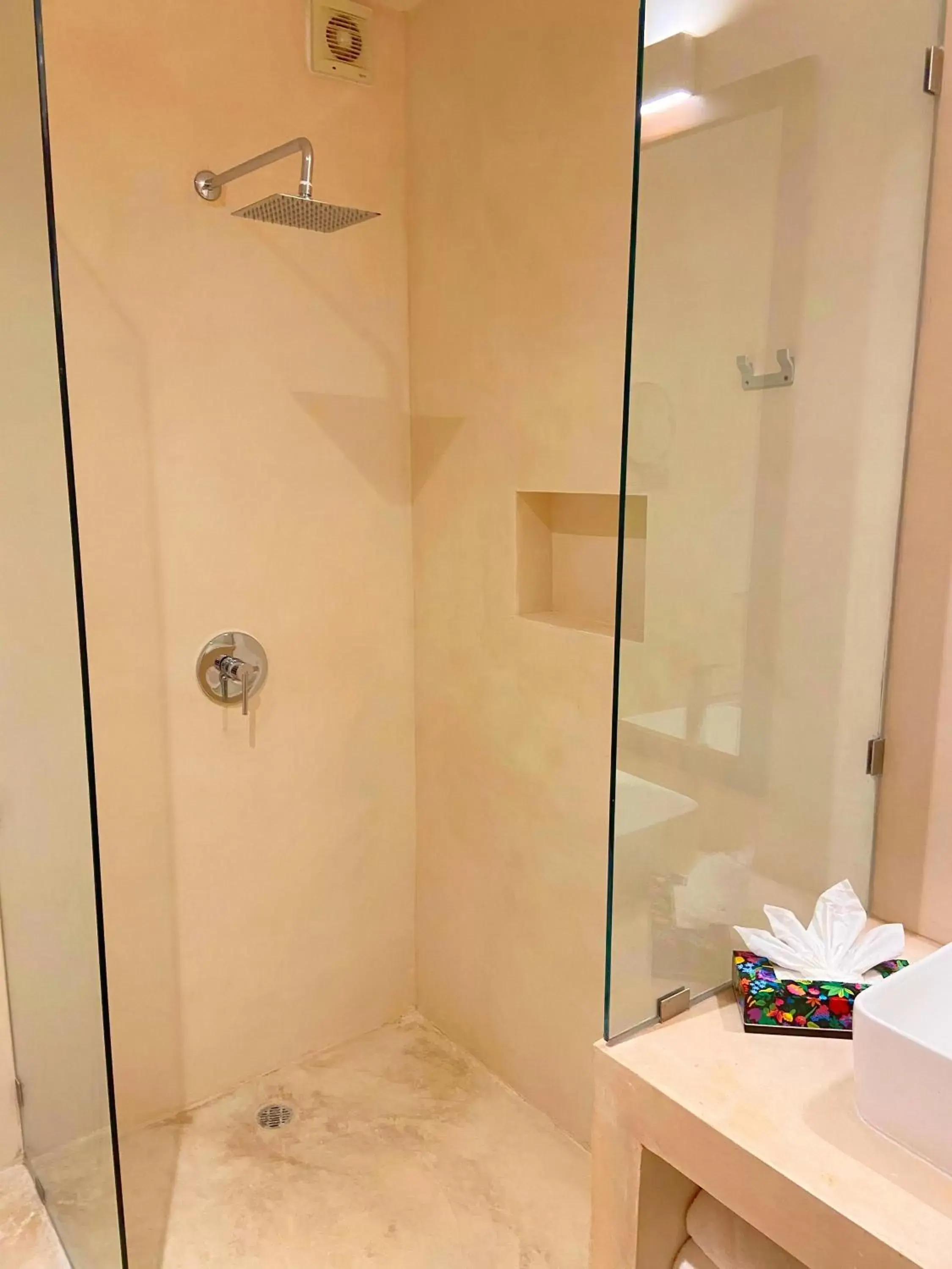 Shower, Bathroom in Gardens Coba - Luxury Cardinal