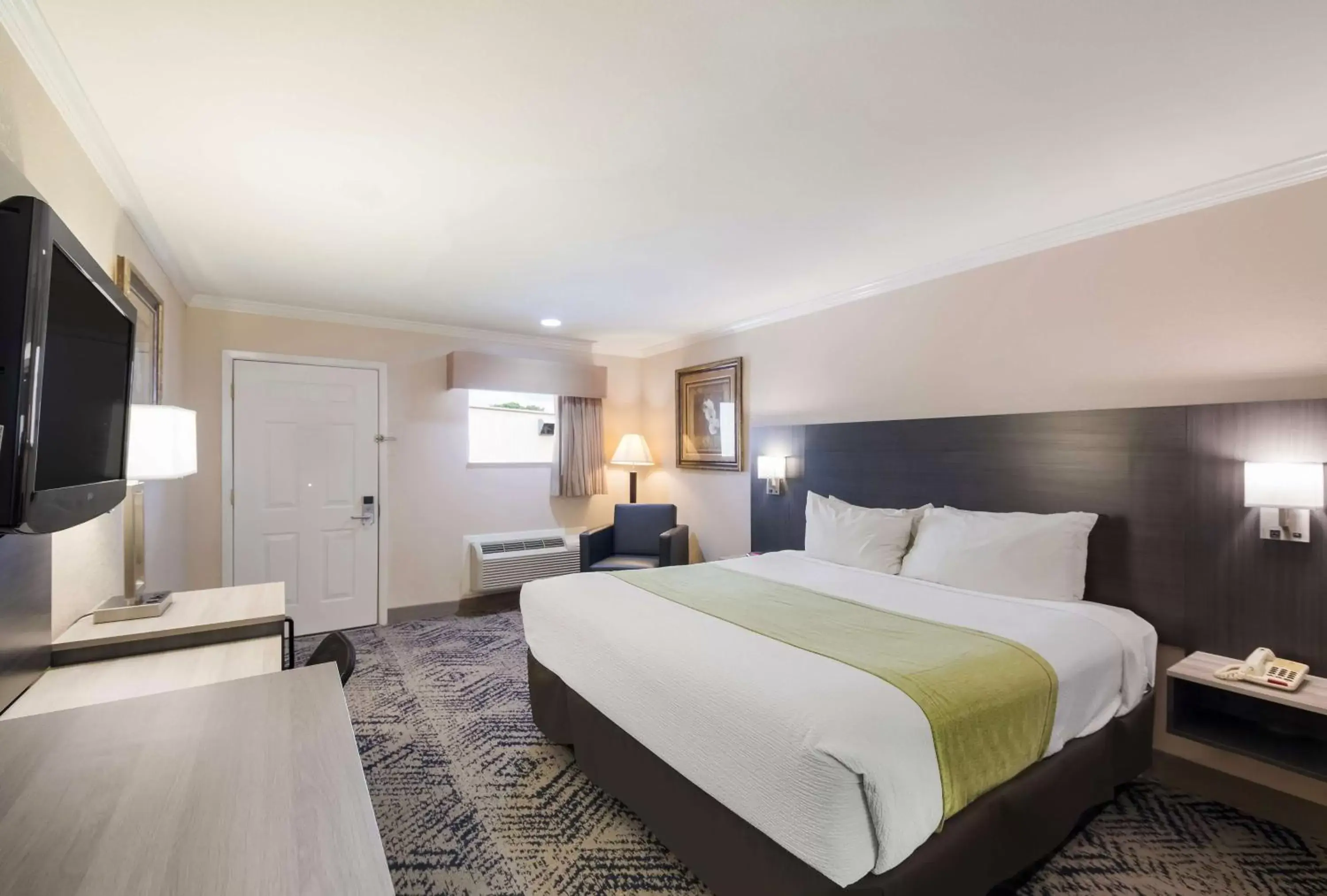 Bedroom, Bed in SureStay Hotel by Best Western Rockdale Bedroom, Bed in SureStay Hotel by Best Western Rockdale