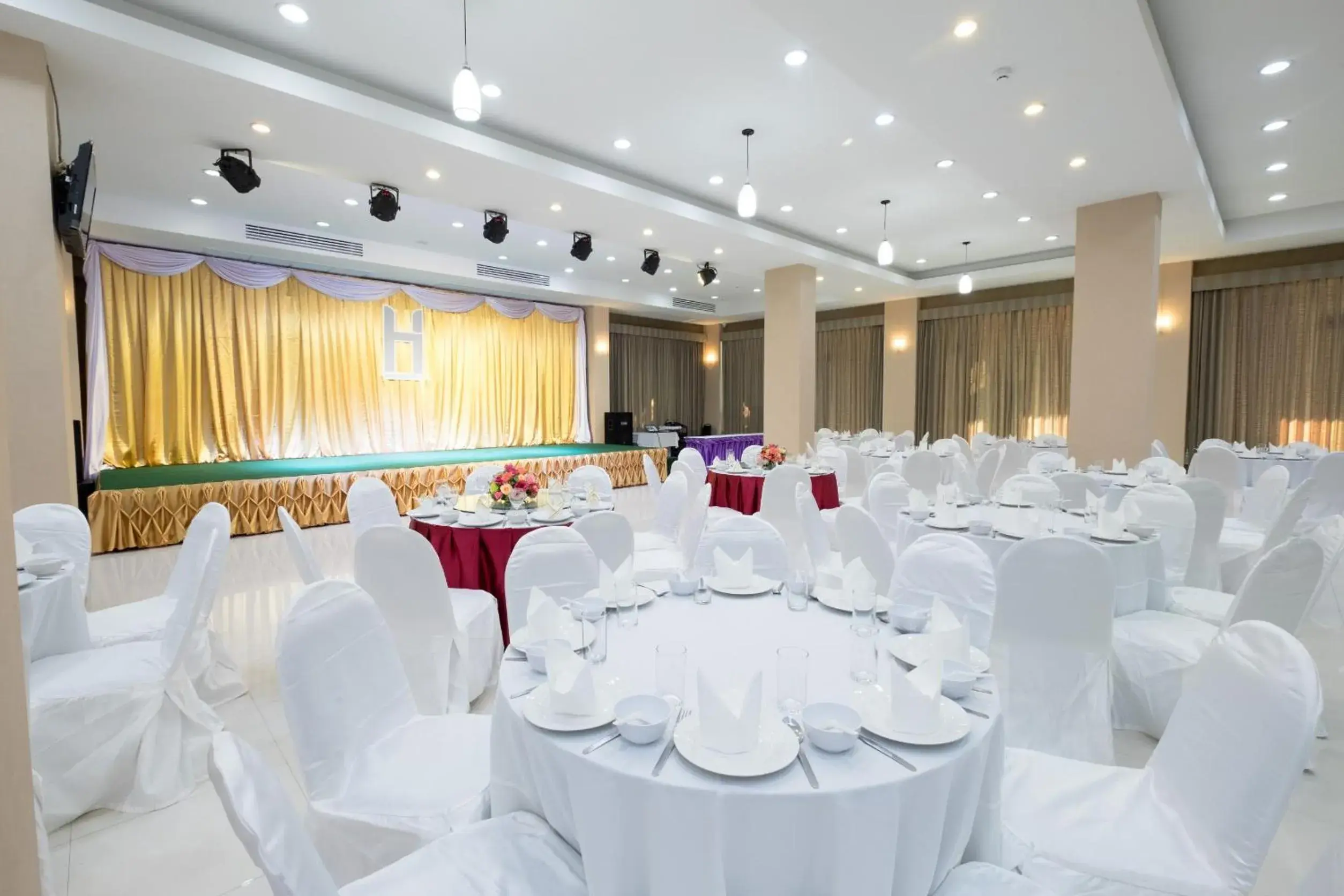 Banquet Facilities in Hansanan Hotel (SHA Certified)