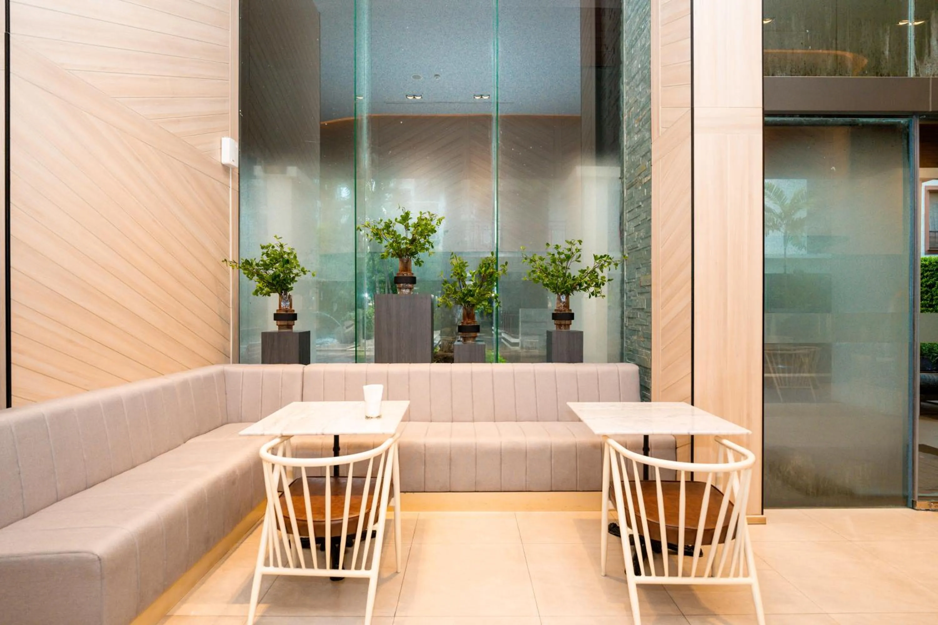 Restaurant/places to eat in Amanta Hotel & Residence Ratchada