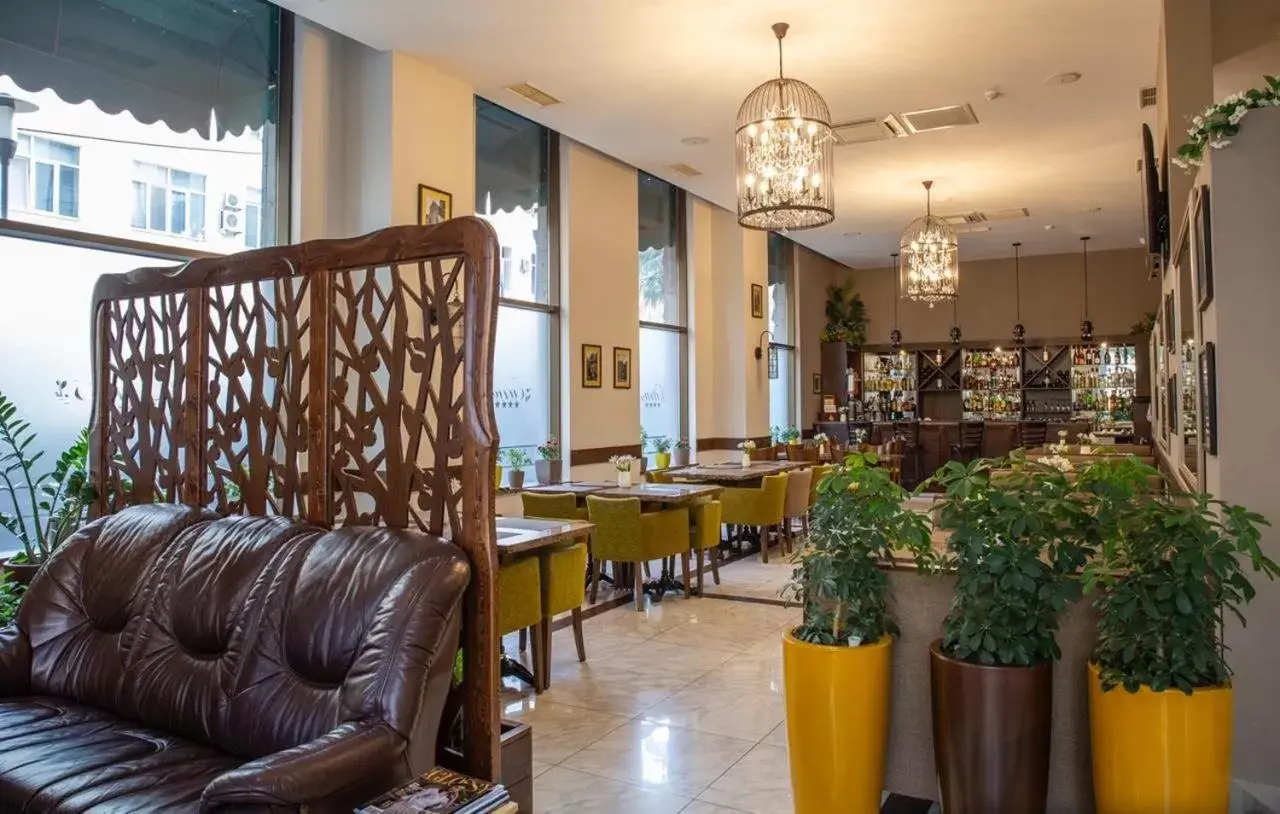 Restaurant/Places to Eat in Citrus Hotel