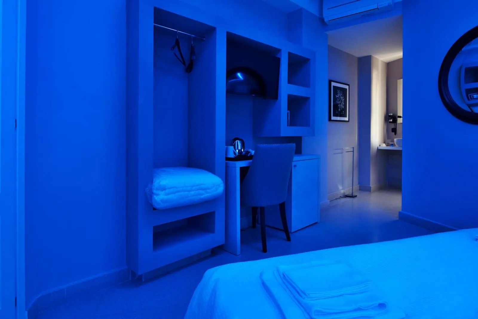 Seating area, Bed in Villa La Fenice