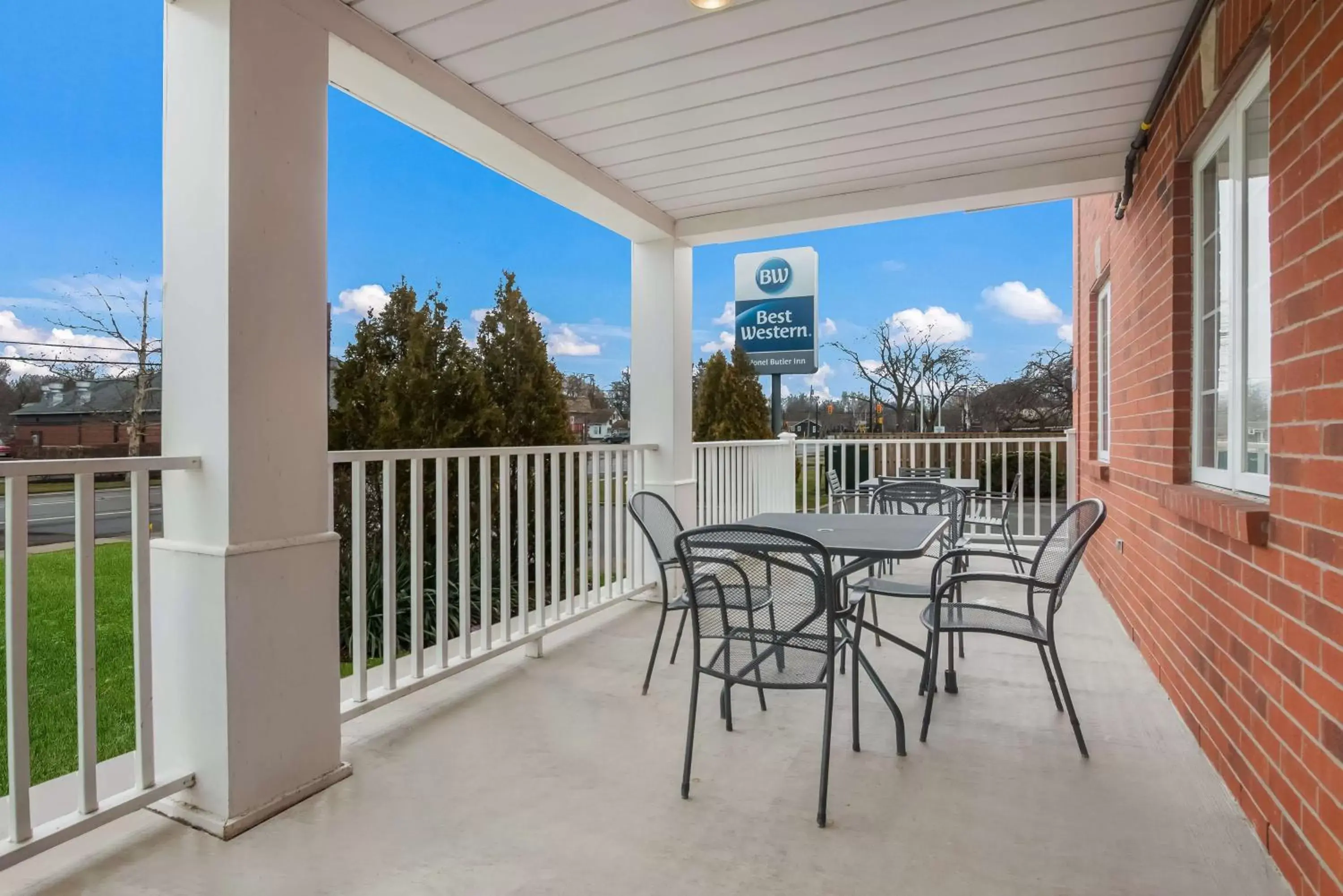 Property building, Balcony/Terrace in Best Western Colonel Butler Inn