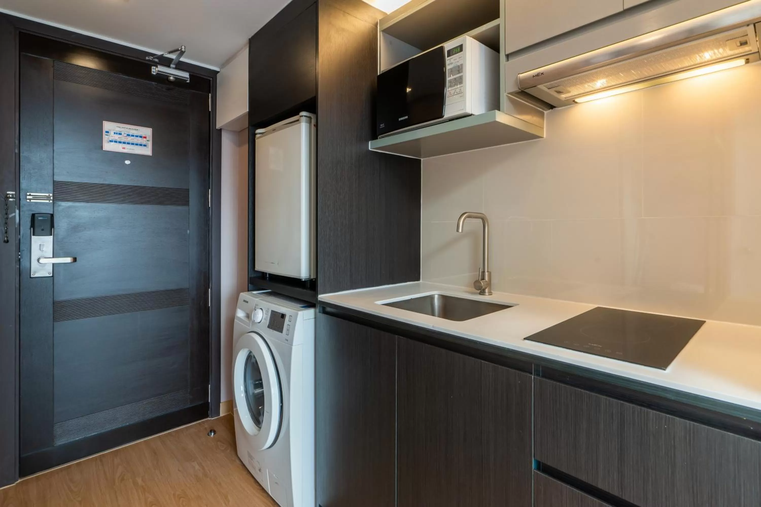 New Deluxe Room in Aster Hotel and Residence by At Mind