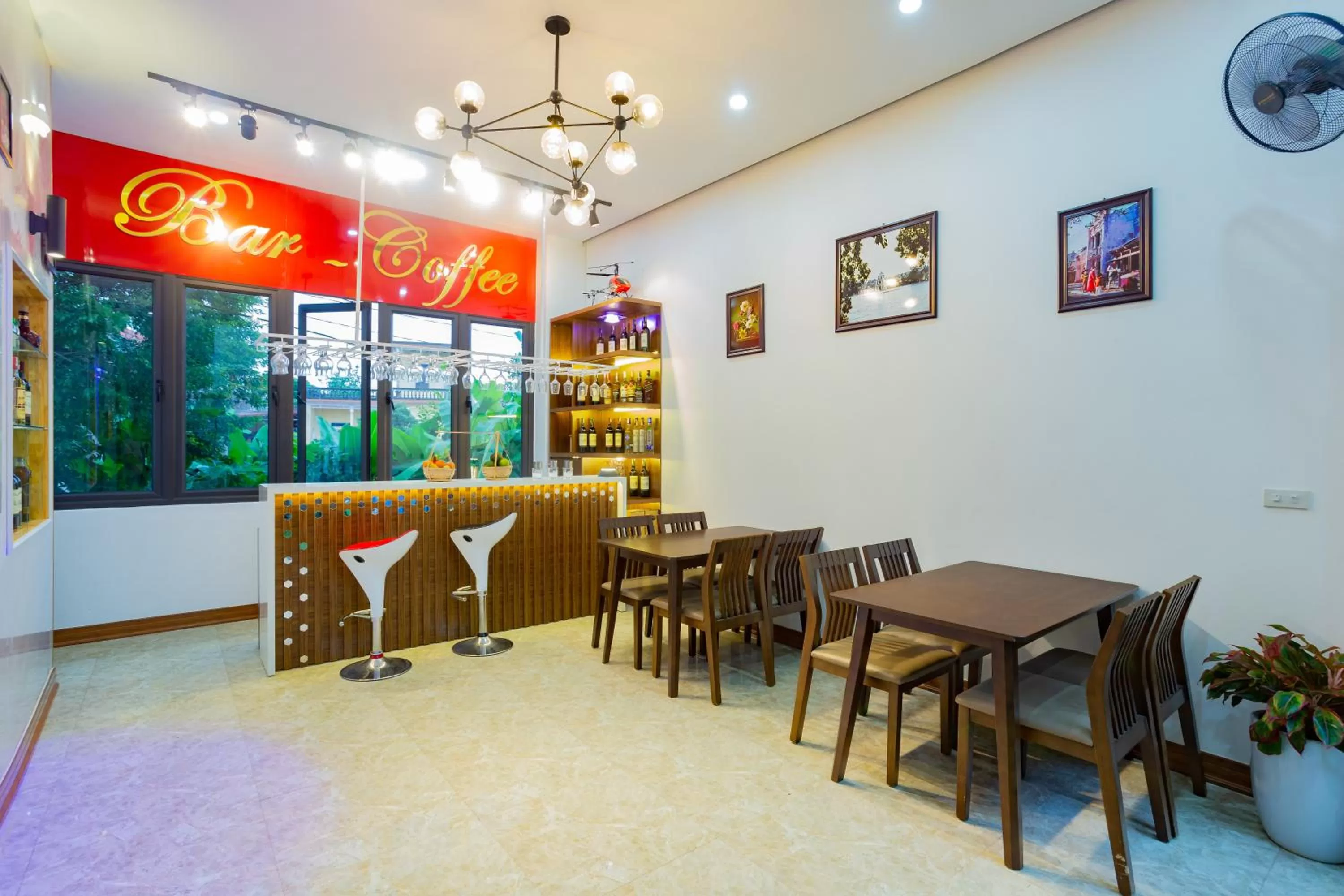 Restaurant/places to eat in TAM COC SUNSHINE HOTEL
