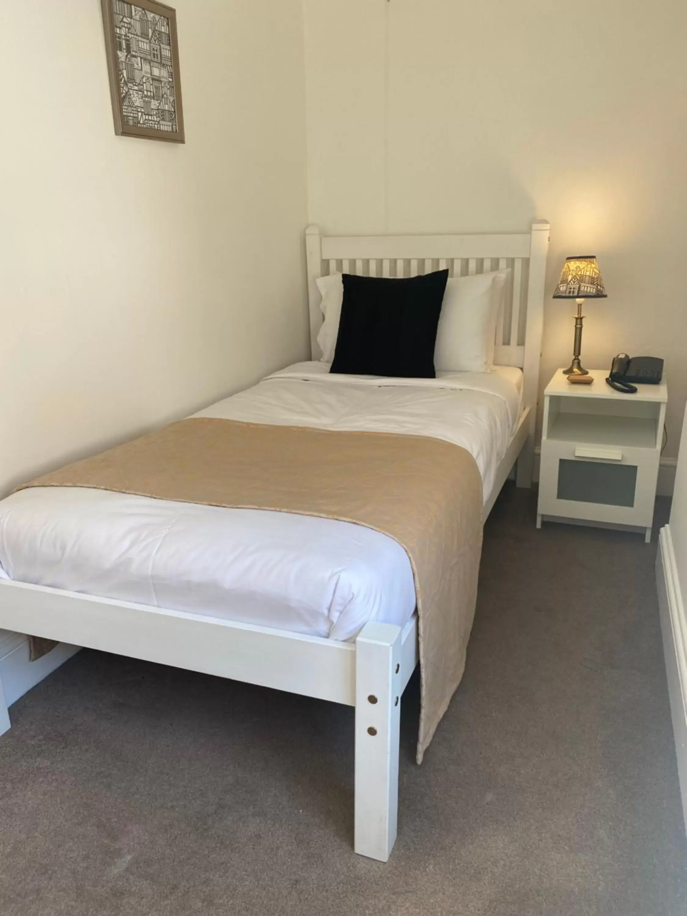 Bedroom, Bed in The Tudor Hotel