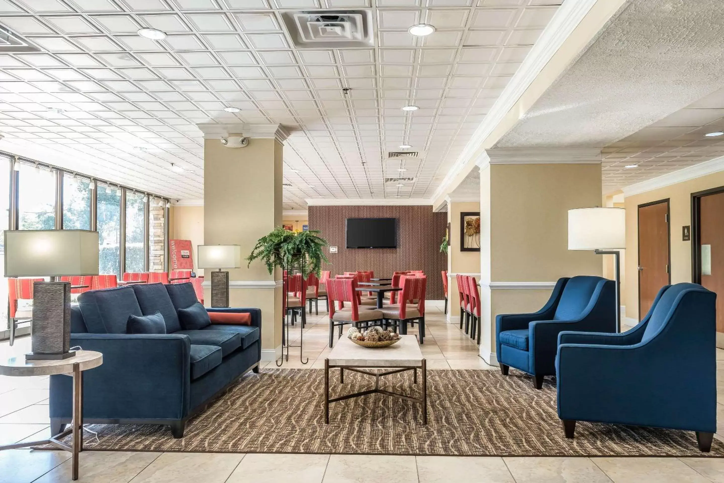 Lobby or reception, Seating Area in Comfort Inn Cranberry Township